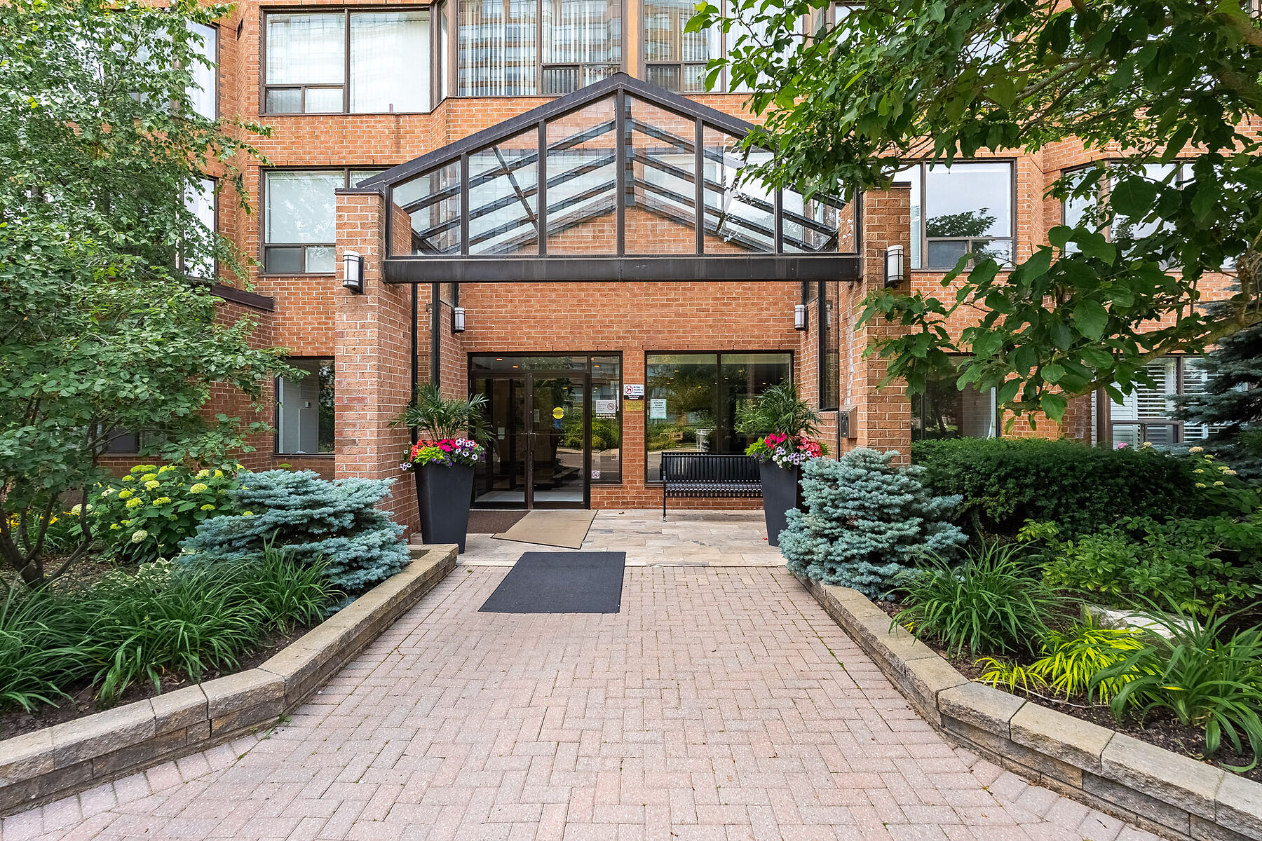  Downtown Burlington Condo - 物件實景
