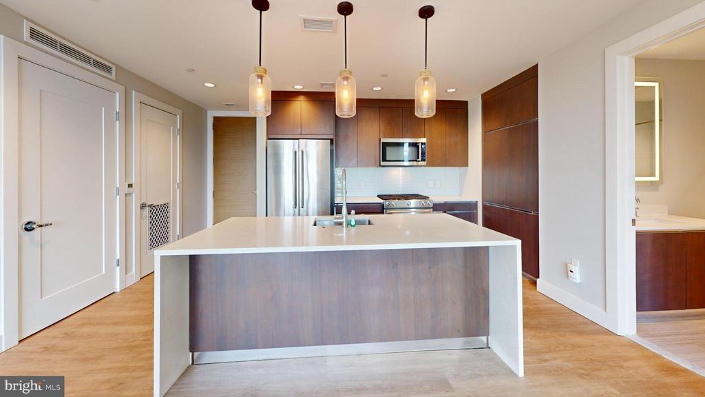 Rockville, Maryland, 20852, United States, 2 Bedrooms Bedrooms, ,2 BathroomsBathrooms,Residential,For Sale,1861250