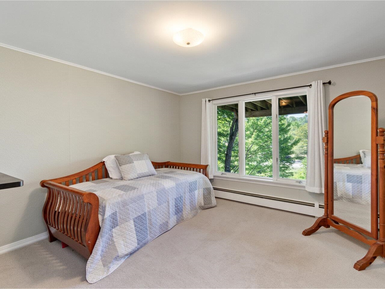 Waterbury, Vermont, 05676, United States, 2 Bedrooms Bedrooms, ,2 BathroomsBathrooms,Residential,For Sale,1938953