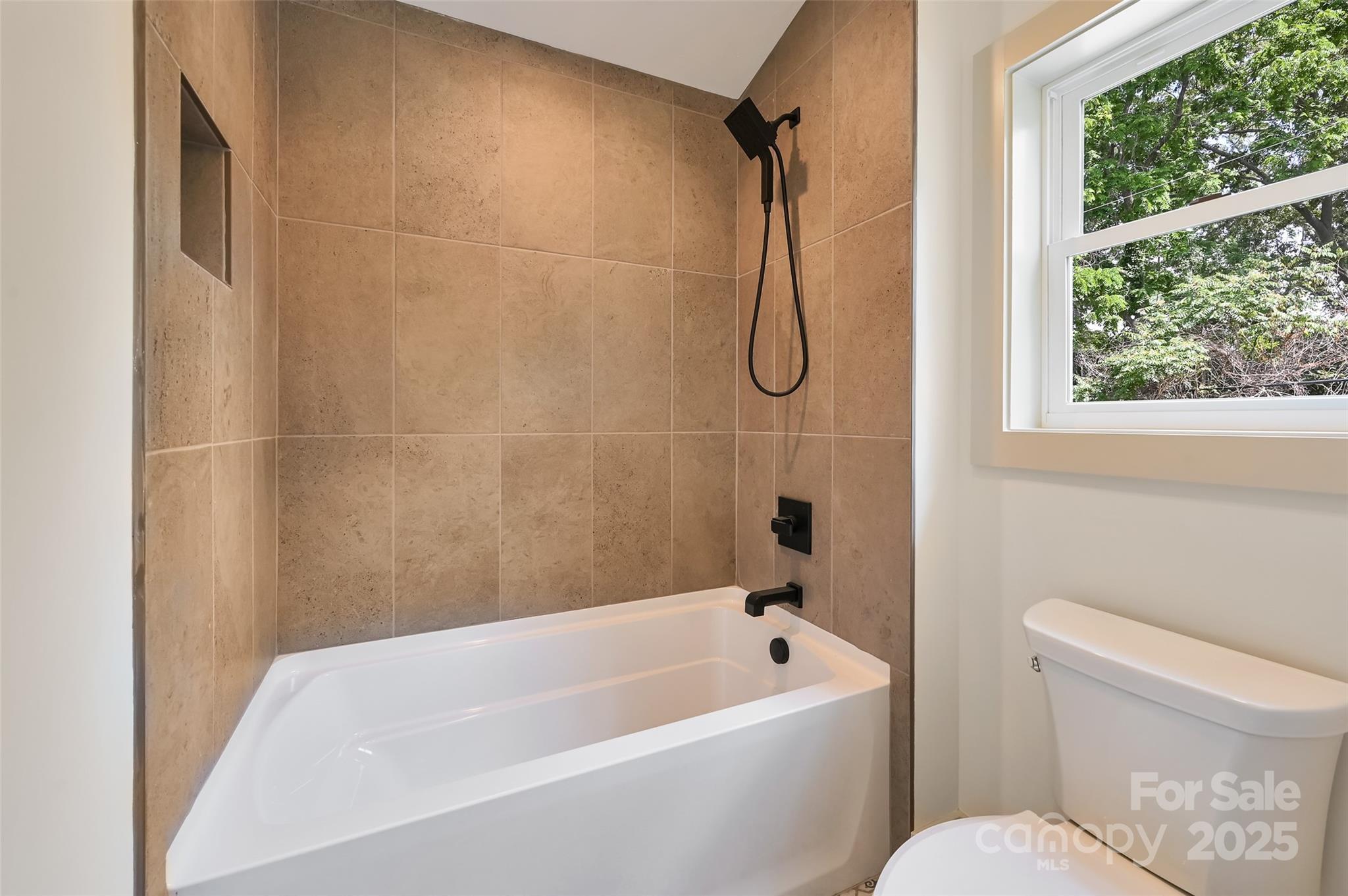 Asheville, North Carolina, 28806, United States, 4 Bedrooms Bedrooms, ,4 BathroomsBathrooms,Residential,For Sale,1837018
