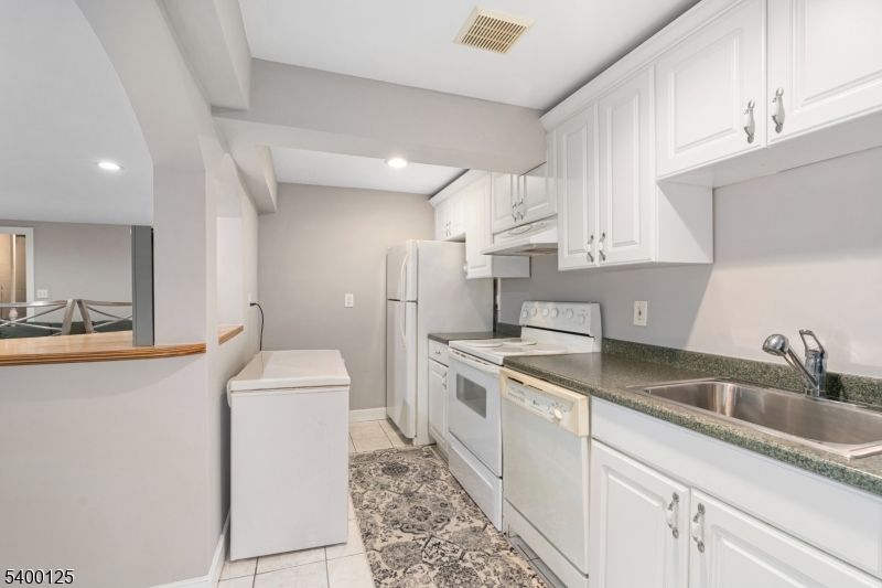 Mount Olive Twp., New Jersey, 07828, United States, 5 Bedrooms Bedrooms, ,3 BathroomsBathrooms,Residential,For Sale,2001791