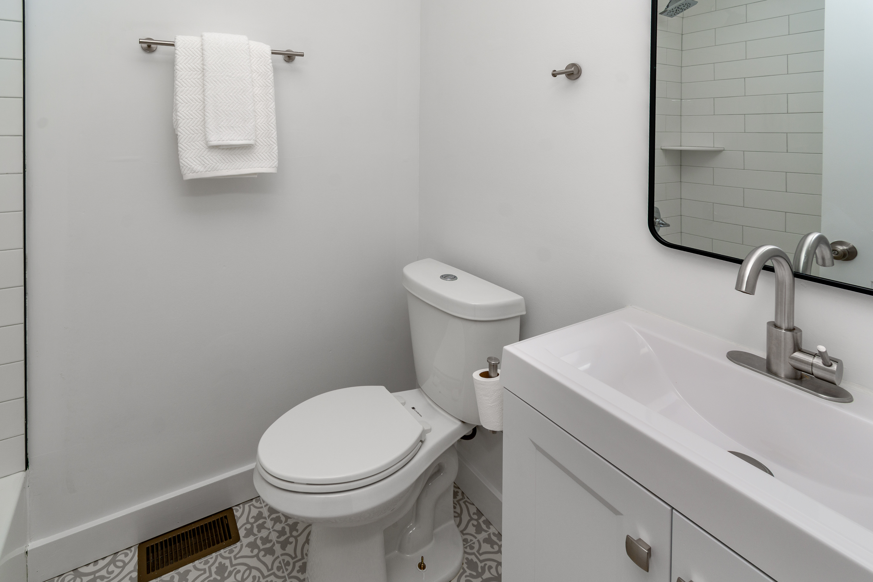  Stylish Three-Bedroom Townhome Near Shops, Dining and SEPTA - 物件實景