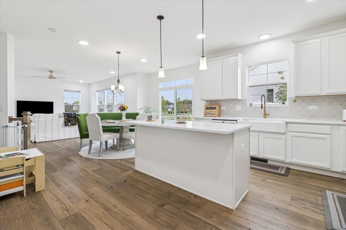 Plainfield, Illinois, 60544, United States, 3 Bedrooms Bedrooms, ,3 BathroomsBathrooms,Residential,For Sale,1967052