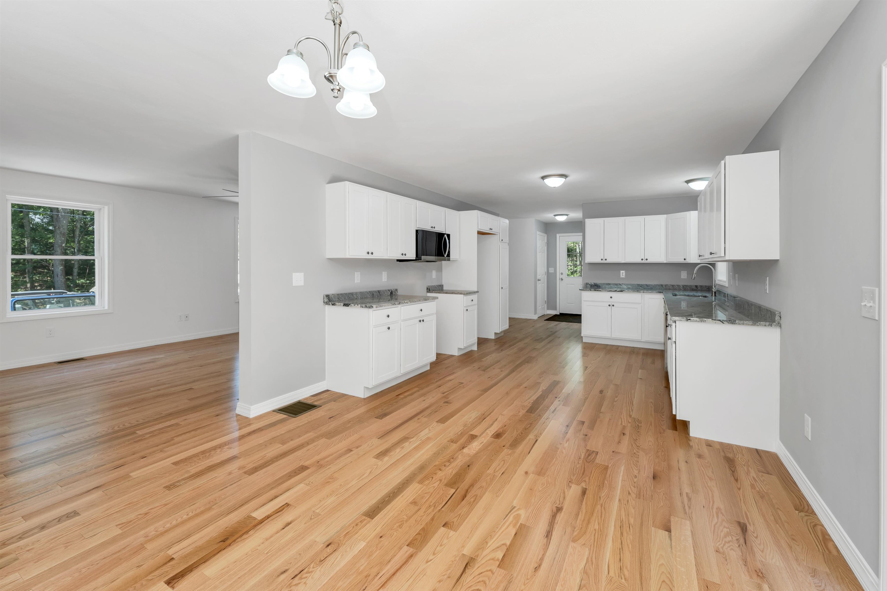 Bennington, New Hampshire, 03442, United States, 3 Bedrooms Bedrooms, ,2 BathroomsBathrooms,Residential,For Sale,1898255