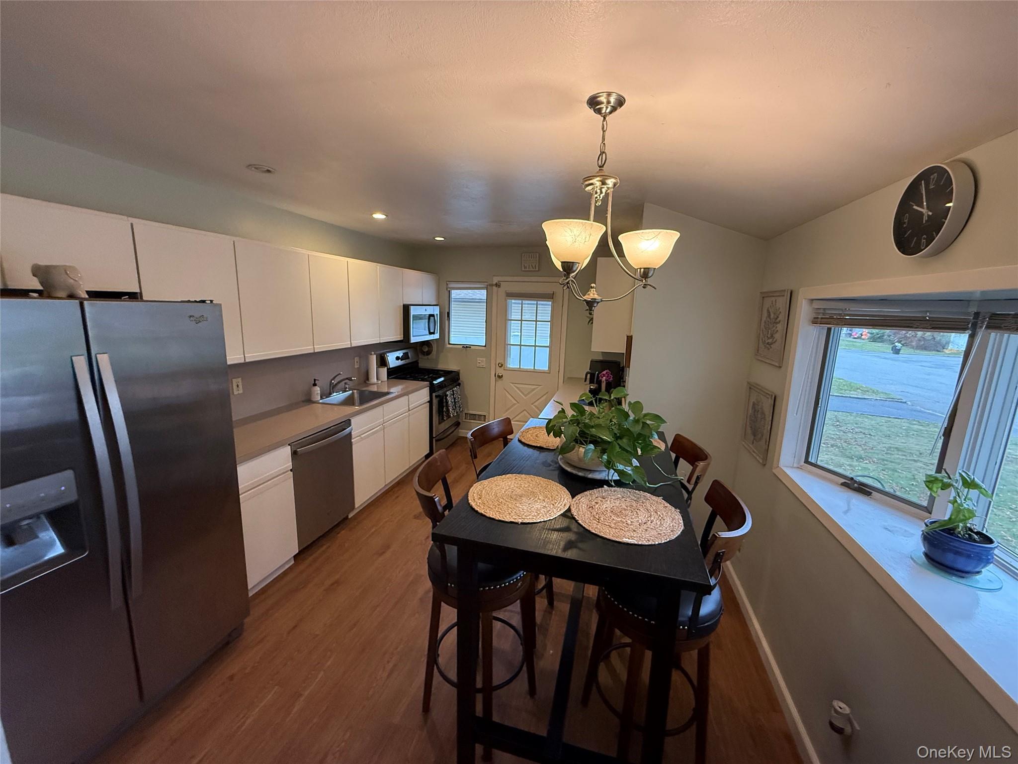 Commack, New York, 11725, United States, 3 Bedrooms Bedrooms, ,2 BathroomsBathrooms,Residential,For Sale,1988061