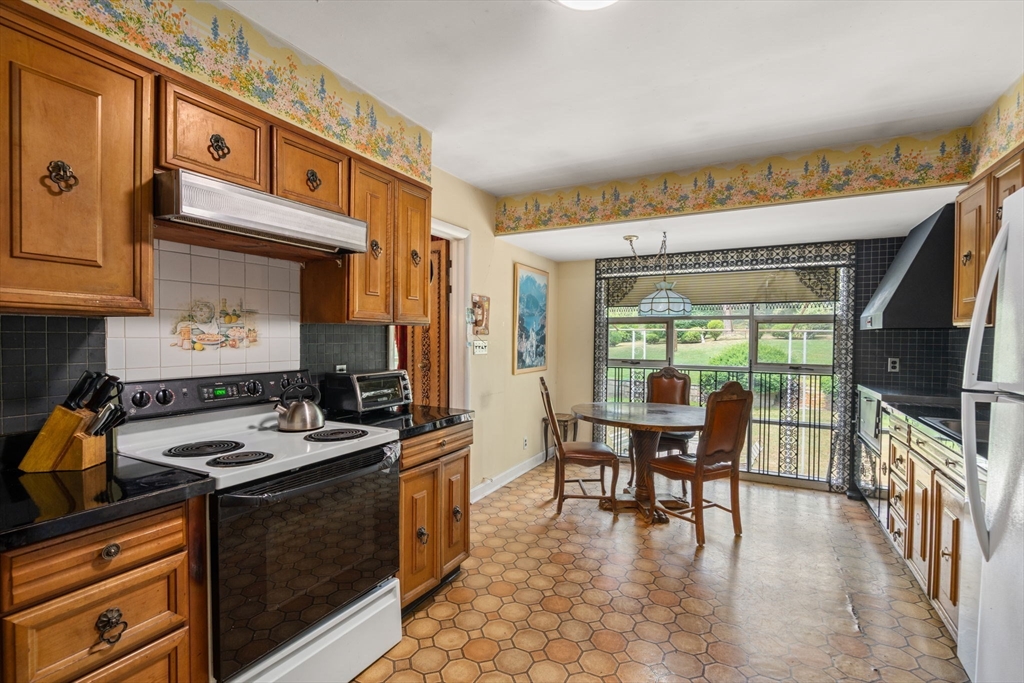 Brookline, Massachusetts, 02467, United States, 4 Bedrooms Bedrooms, ,3 BathroomsBathrooms,Residential,For Sale,1890241