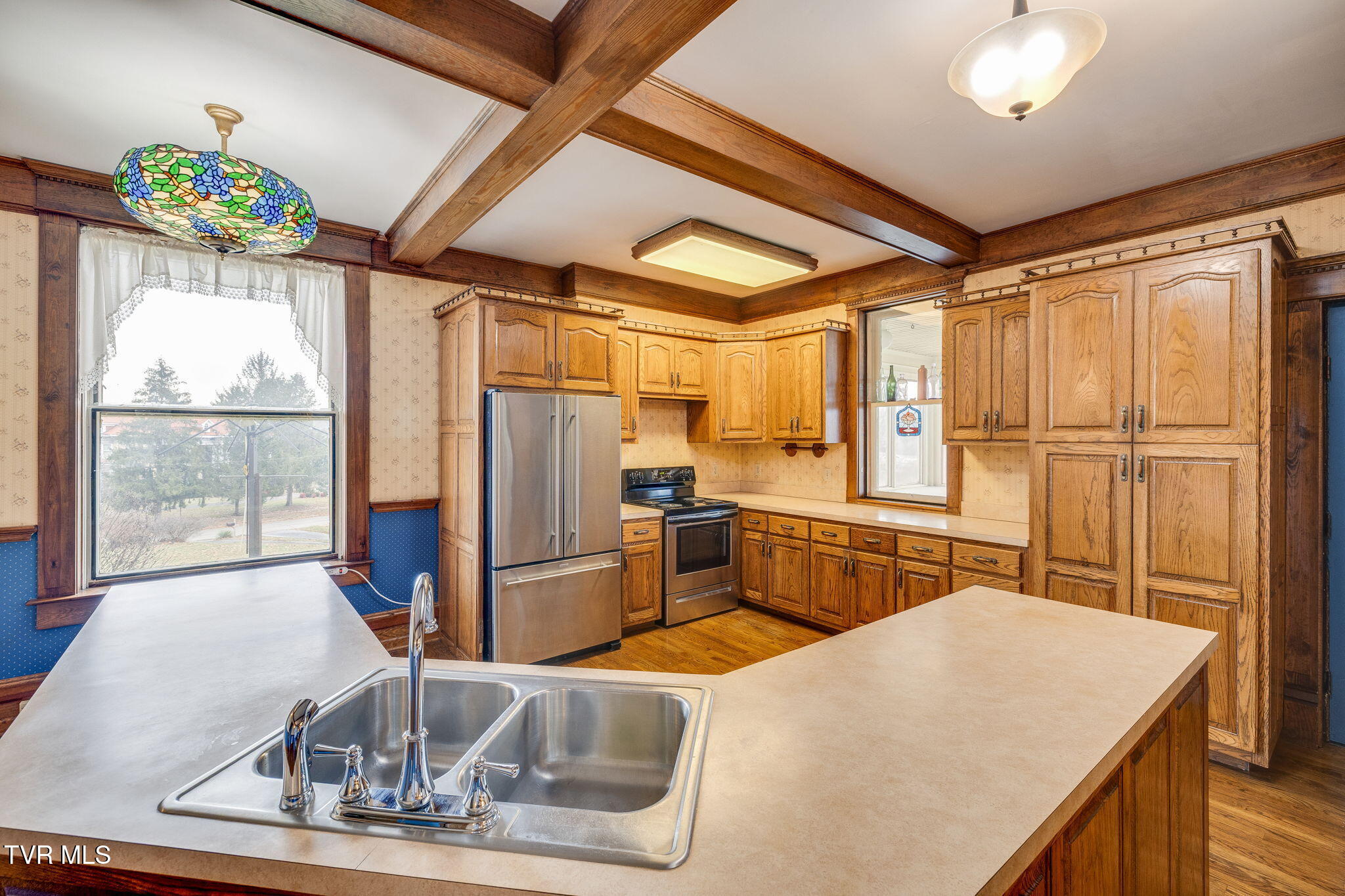 Bristol, Tennessee, 37620, United States, 4 Bedrooms Bedrooms, ,5 BathroomsBathrooms,Residential,For Sale,2005262