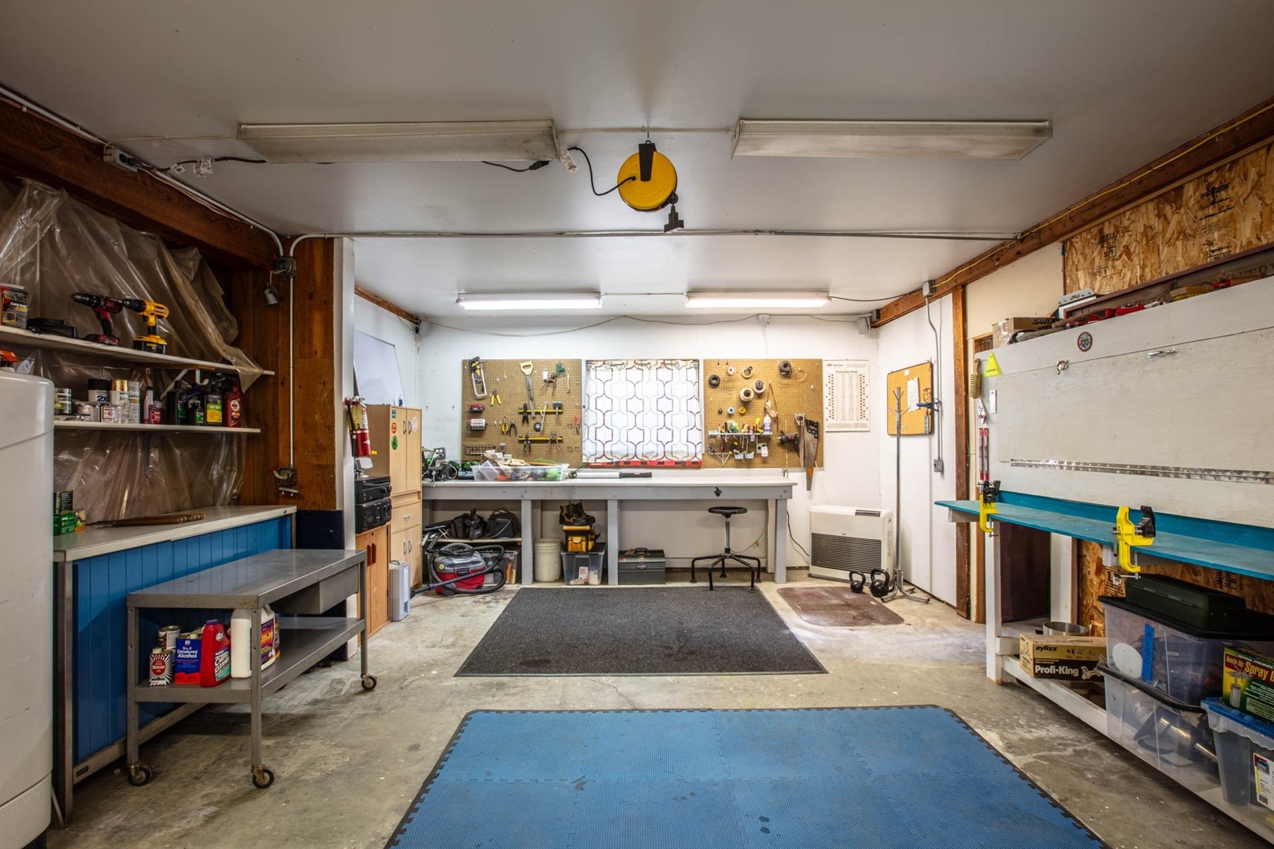  Renovated Waterfront Retreat with Private Dock & Guest Barn - 物件實景