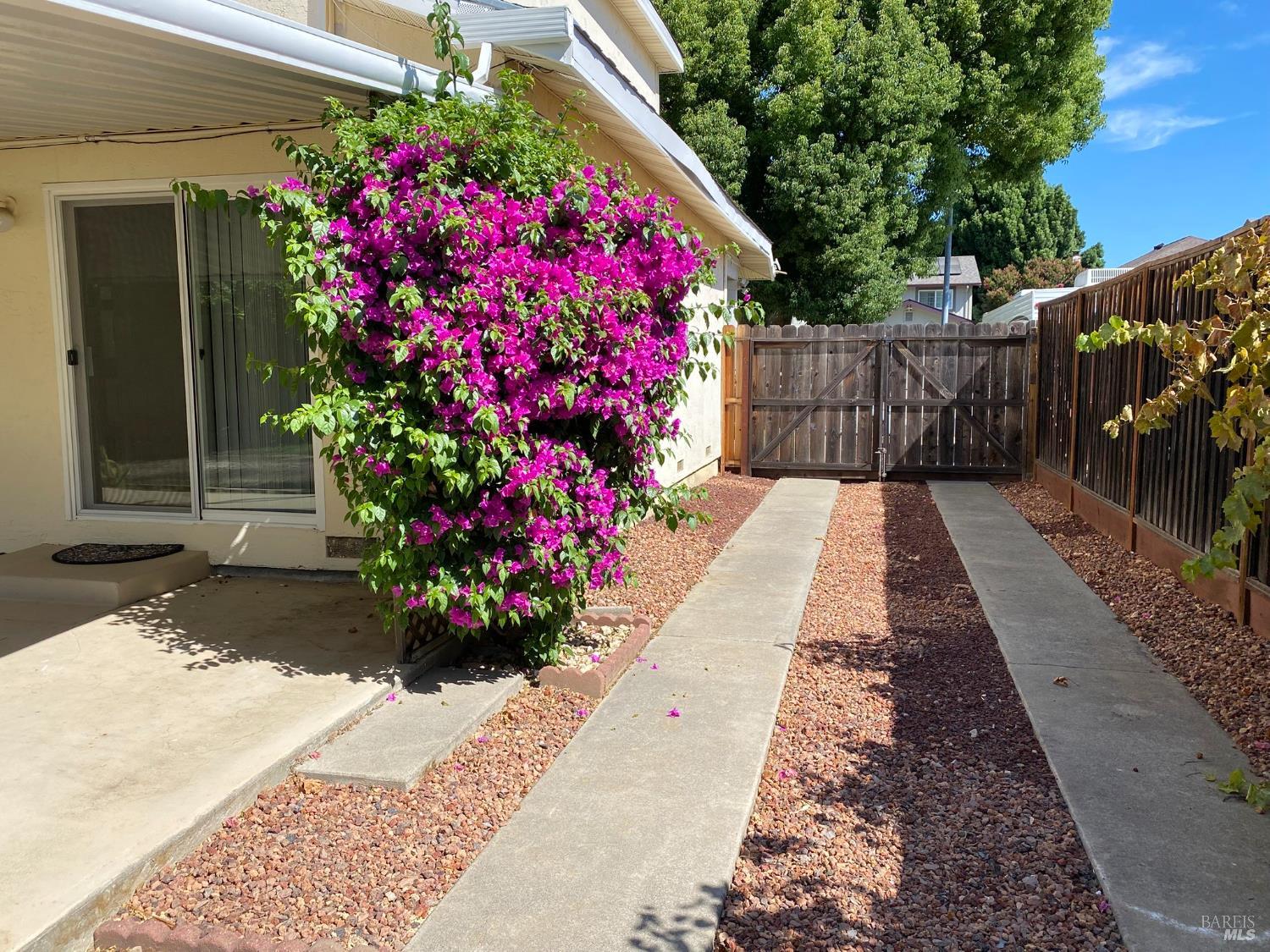 Vacaville, California, 95688, United States, 5 Bedrooms Bedrooms, ,3 BathroomsBathrooms,Residential,For Sale,1911426