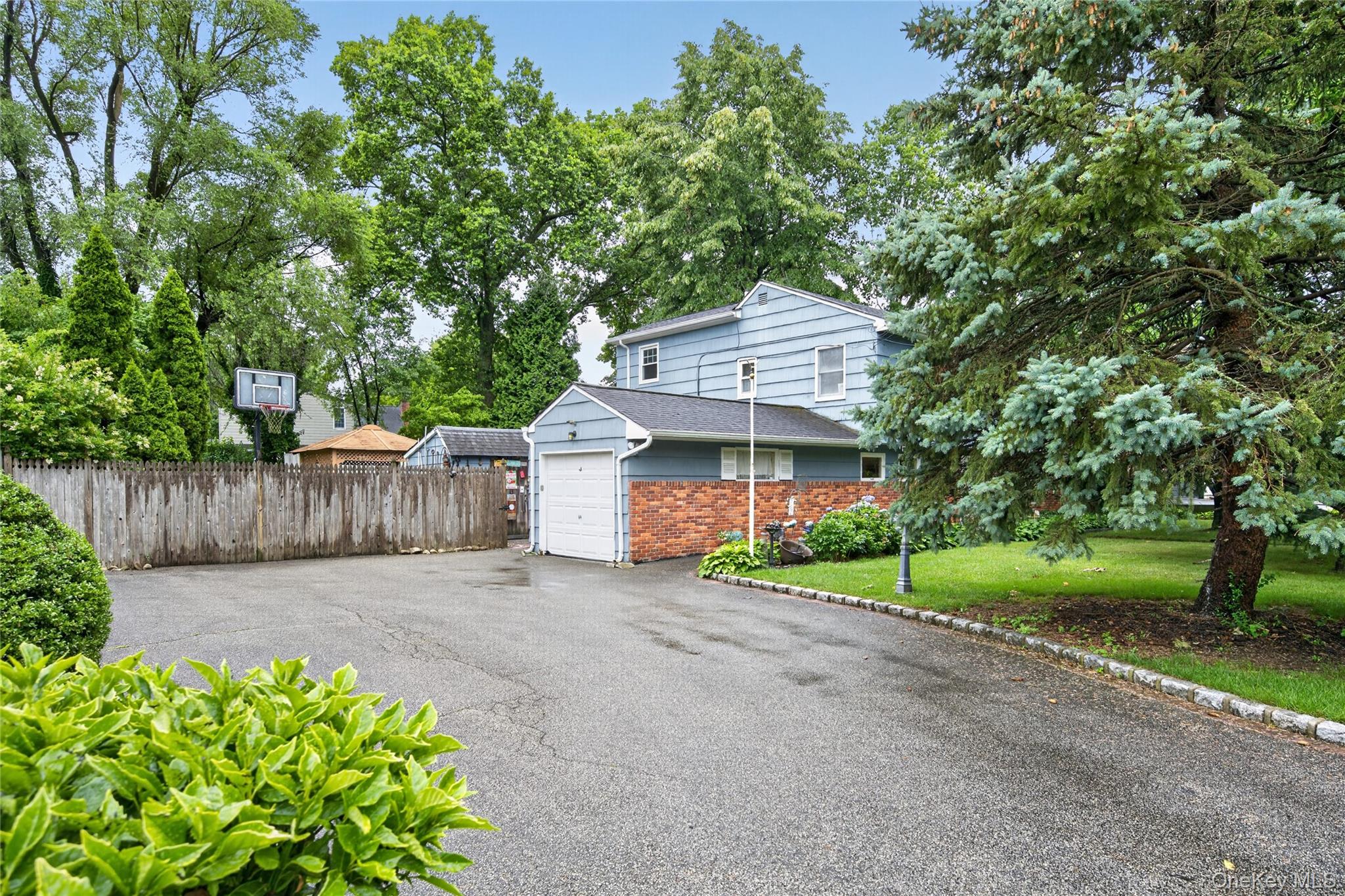  190 Oakwood Road, Huntington Station, NY, 11746 - 物件實景
