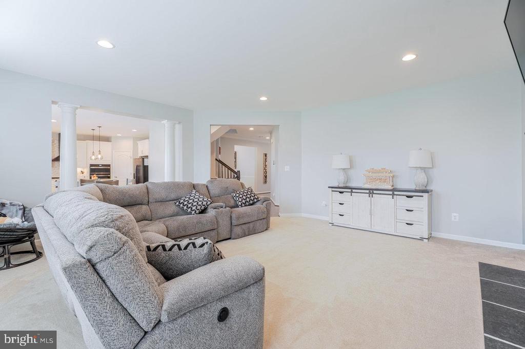 Charles Town, West Virginia, 25414, United States, 4 Bedrooms Bedrooms, ,5 BathroomsBathrooms,Residential,For Sale,1965453