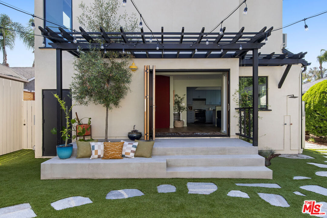 Los Angeles, California, 90039, United States, 3 Bedrooms Bedrooms, ,2 BathroomsBathrooms,Residential,For Sale,1856882