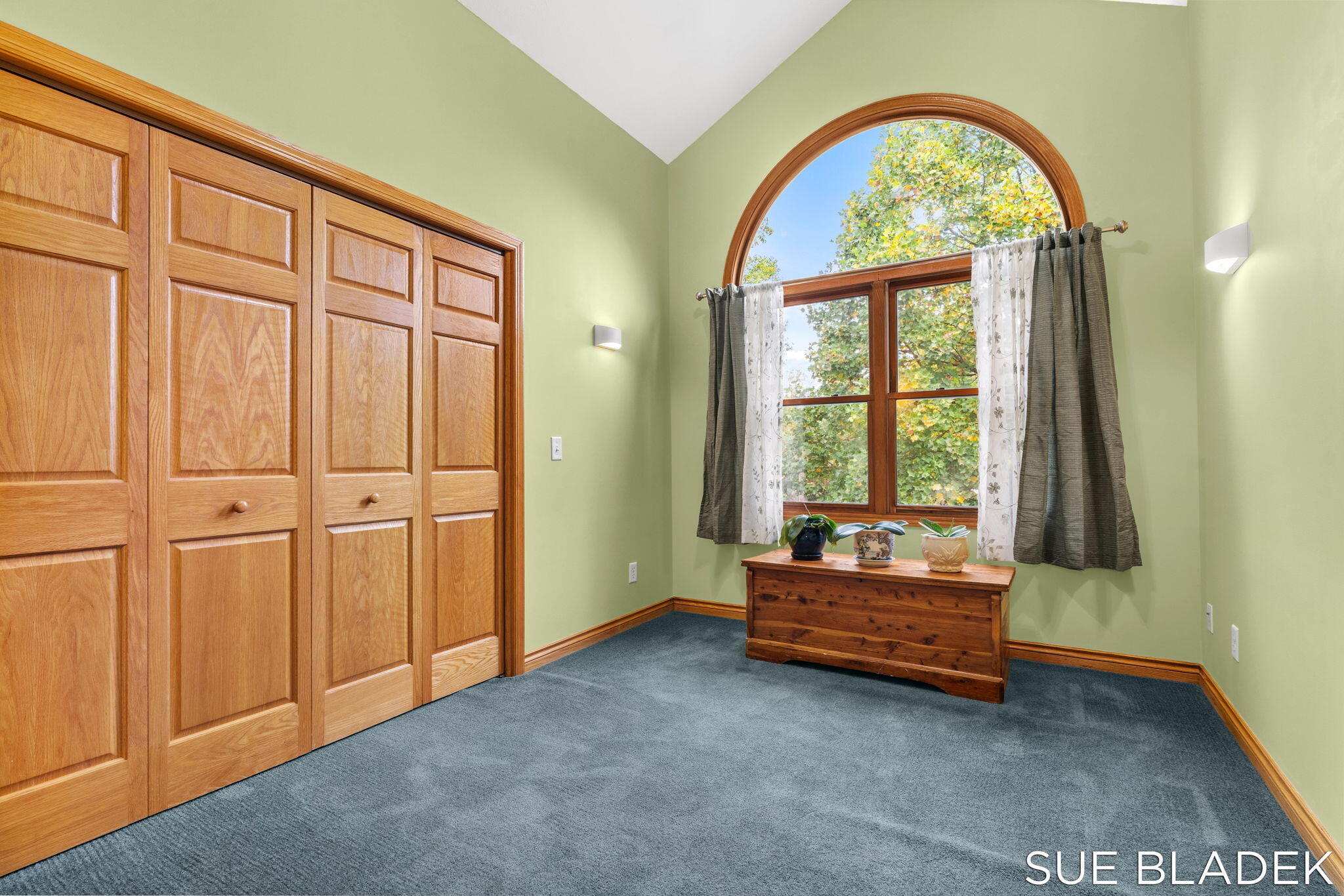 Fennville, Michigan, 49408, United States, 4 Bedrooms Bedrooms, ,4 BathroomsBathrooms,Residential,For Sale,1966449