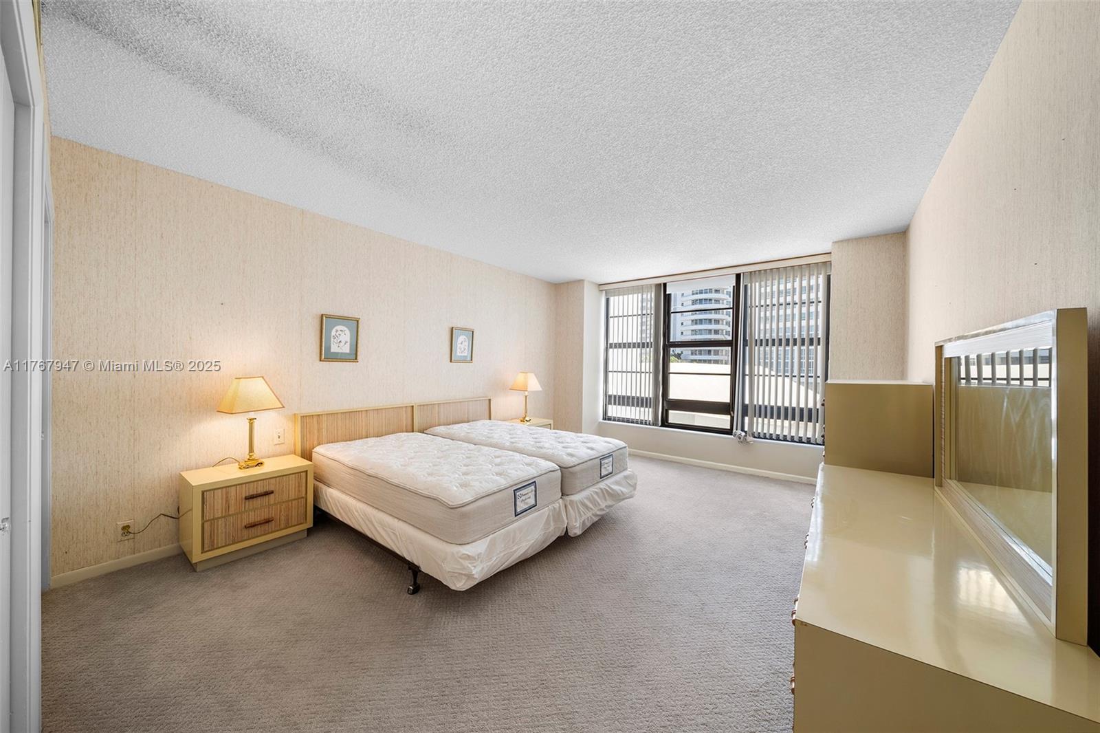 Miami Beach, Florida, 33140, United States, 3 Bedrooms Bedrooms, ,4 BathroomsBathrooms,Residential,For Sale,1745690