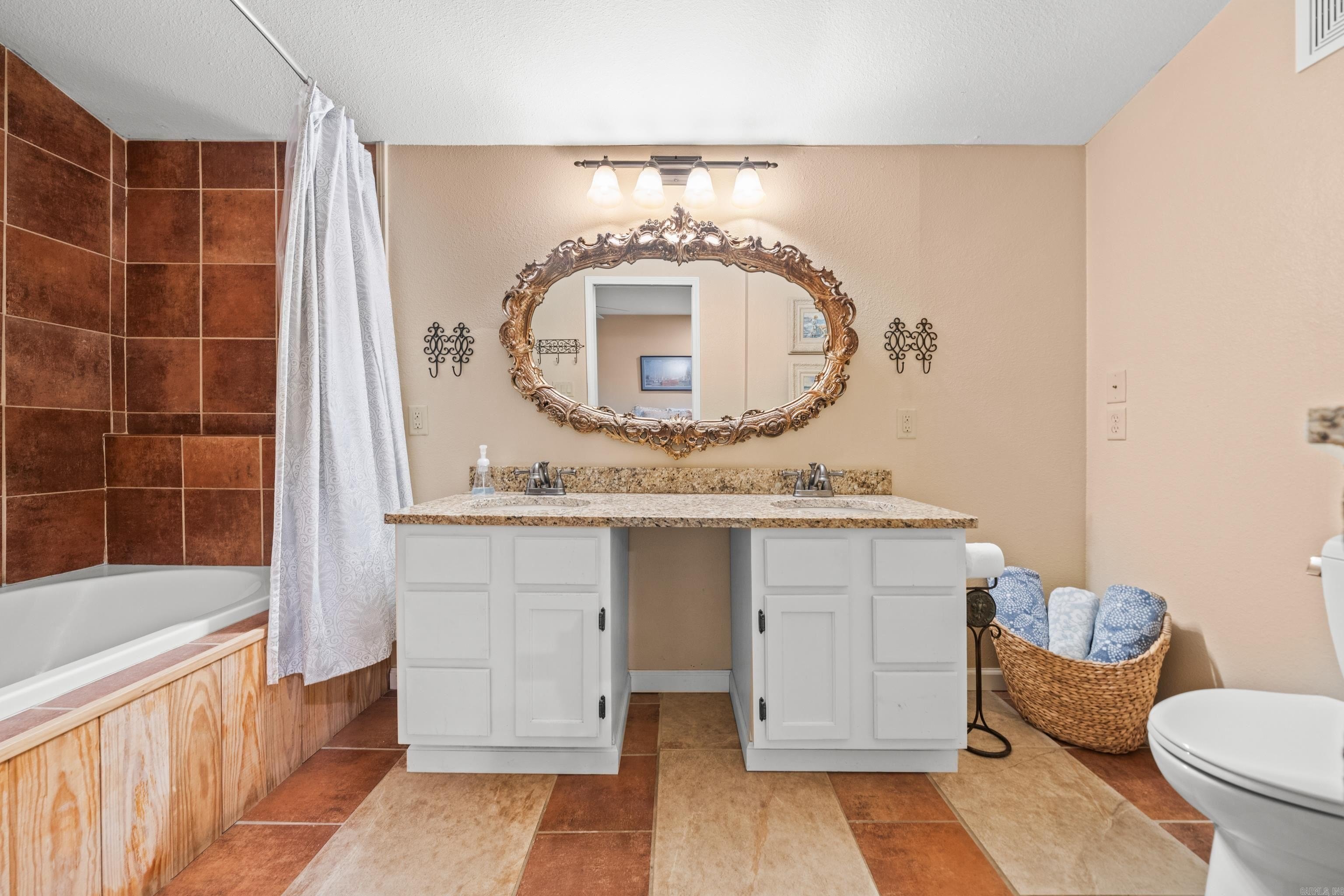 Hot Springs, Arkansas, 71913, United States, 8 Bedrooms Bedrooms, ,6 BathroomsBathrooms,Residential,For Sale,1826184