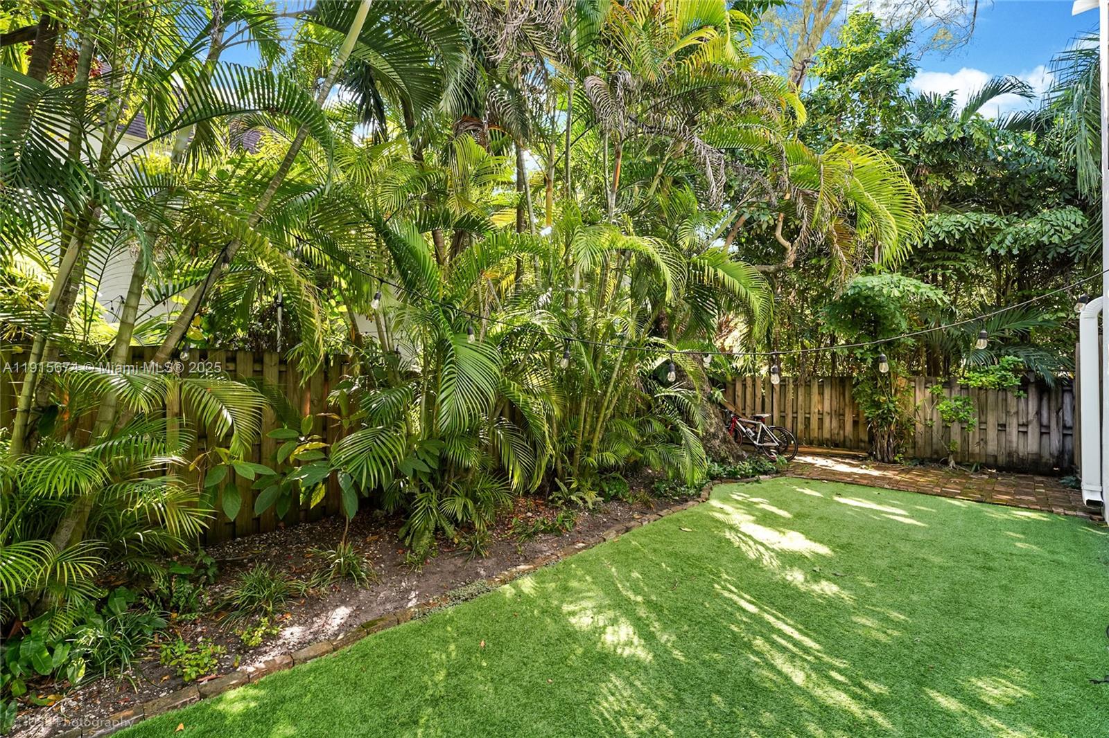 Miami, Florida, 33133, United States, 2 Bedrooms Bedrooms, ,2 BathroomsBathrooms,Residential,For Sale,1998283