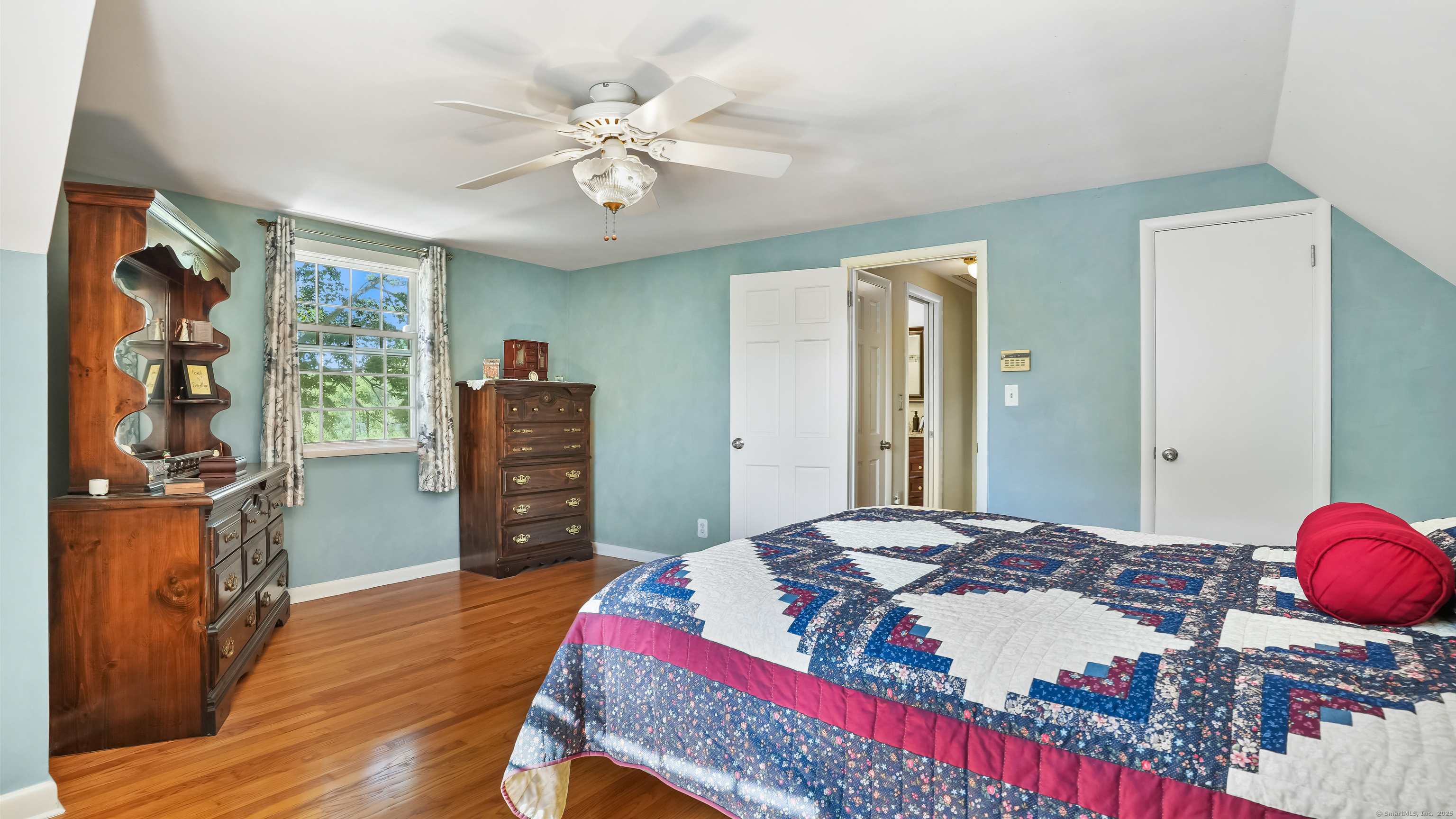 Orange, Connecticut, 06477, United States, 3 Bedrooms Bedrooms, ,2 BathroomsBathrooms,Residential,For Sale,1932290