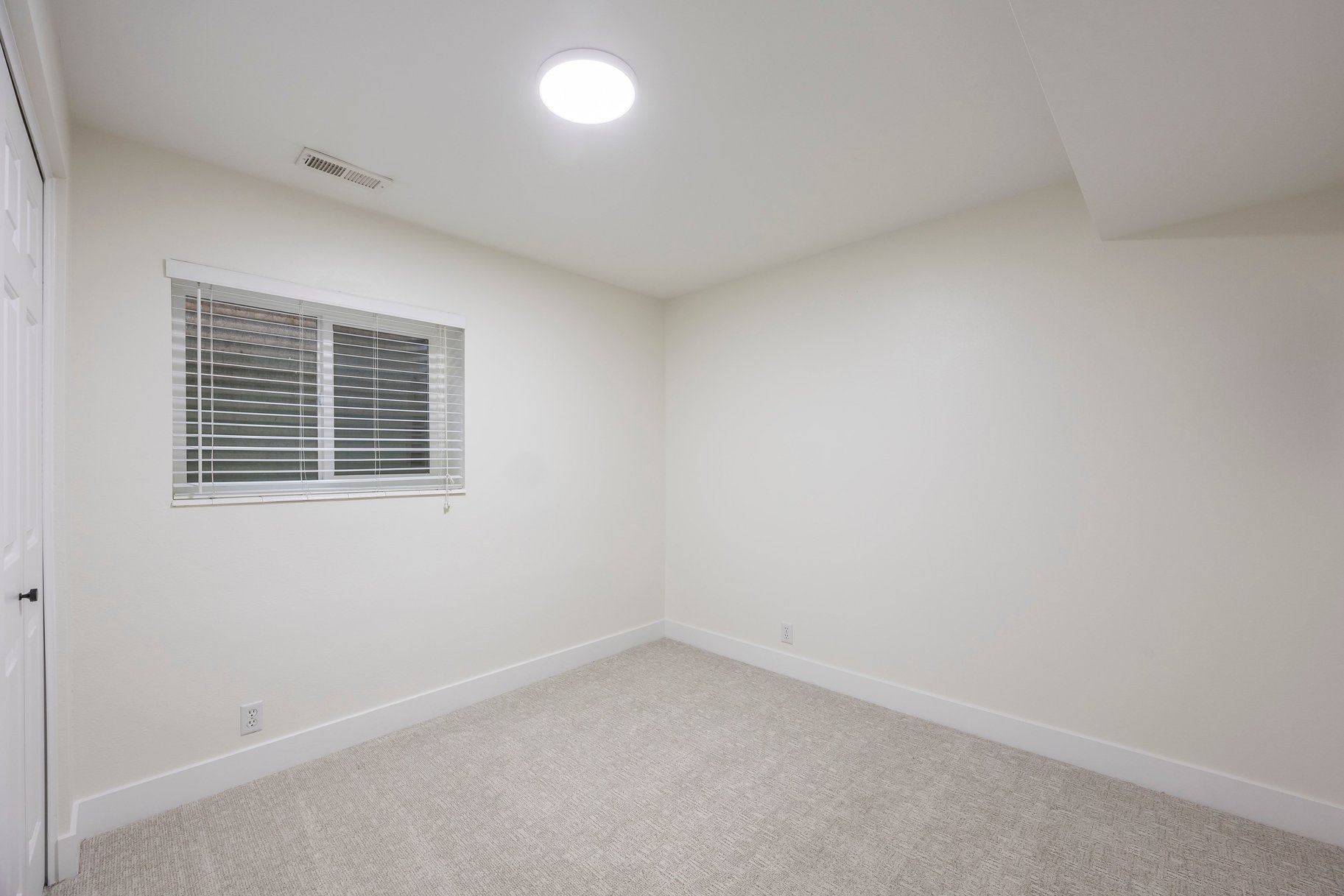  Rarely Available Harvest Lane Rambler Main-Level Living - 物件實景