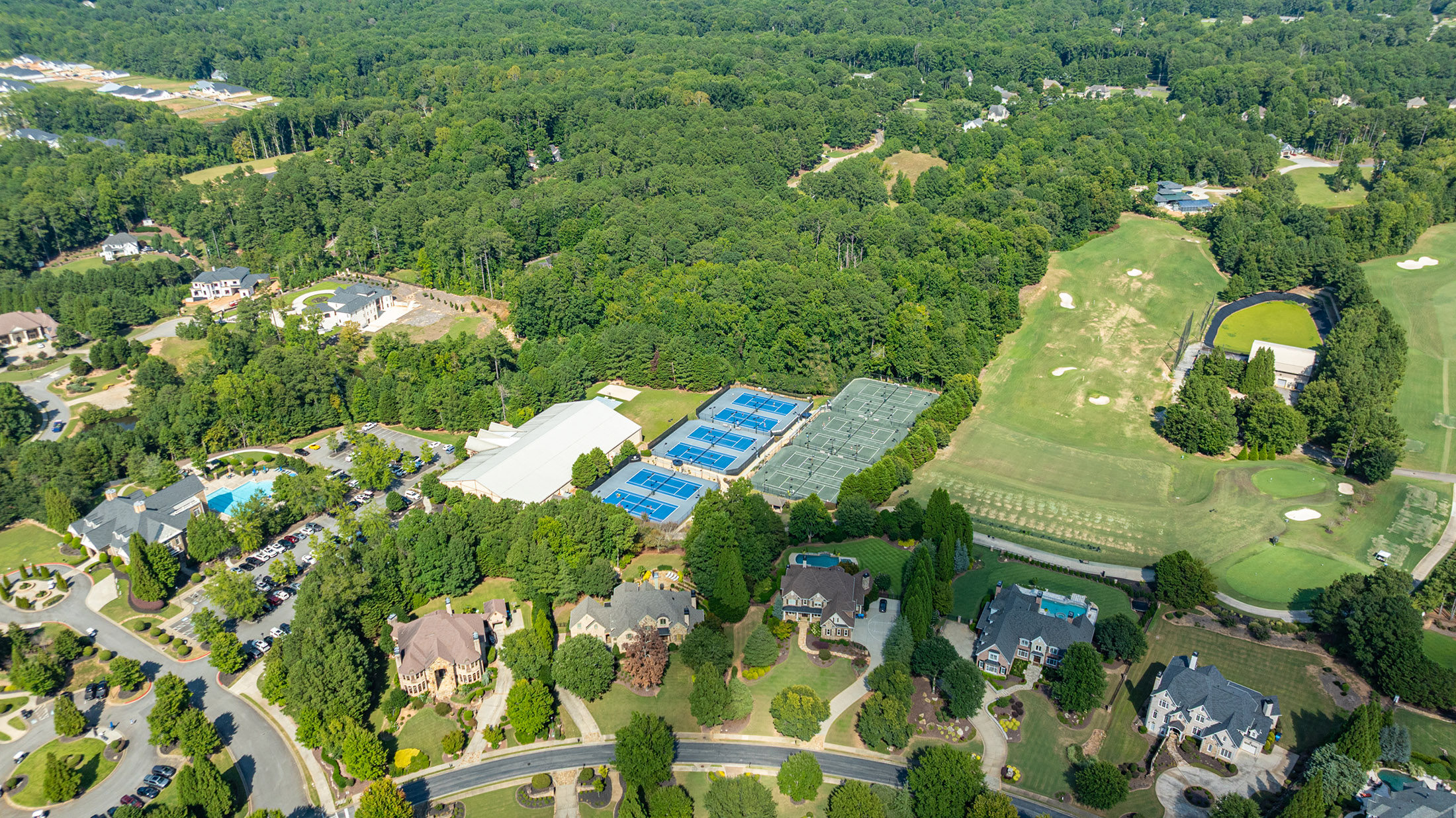  Impressive Brick Estate on a Private Wooded 1+/- Acre Lot in The Manor - 物件實景