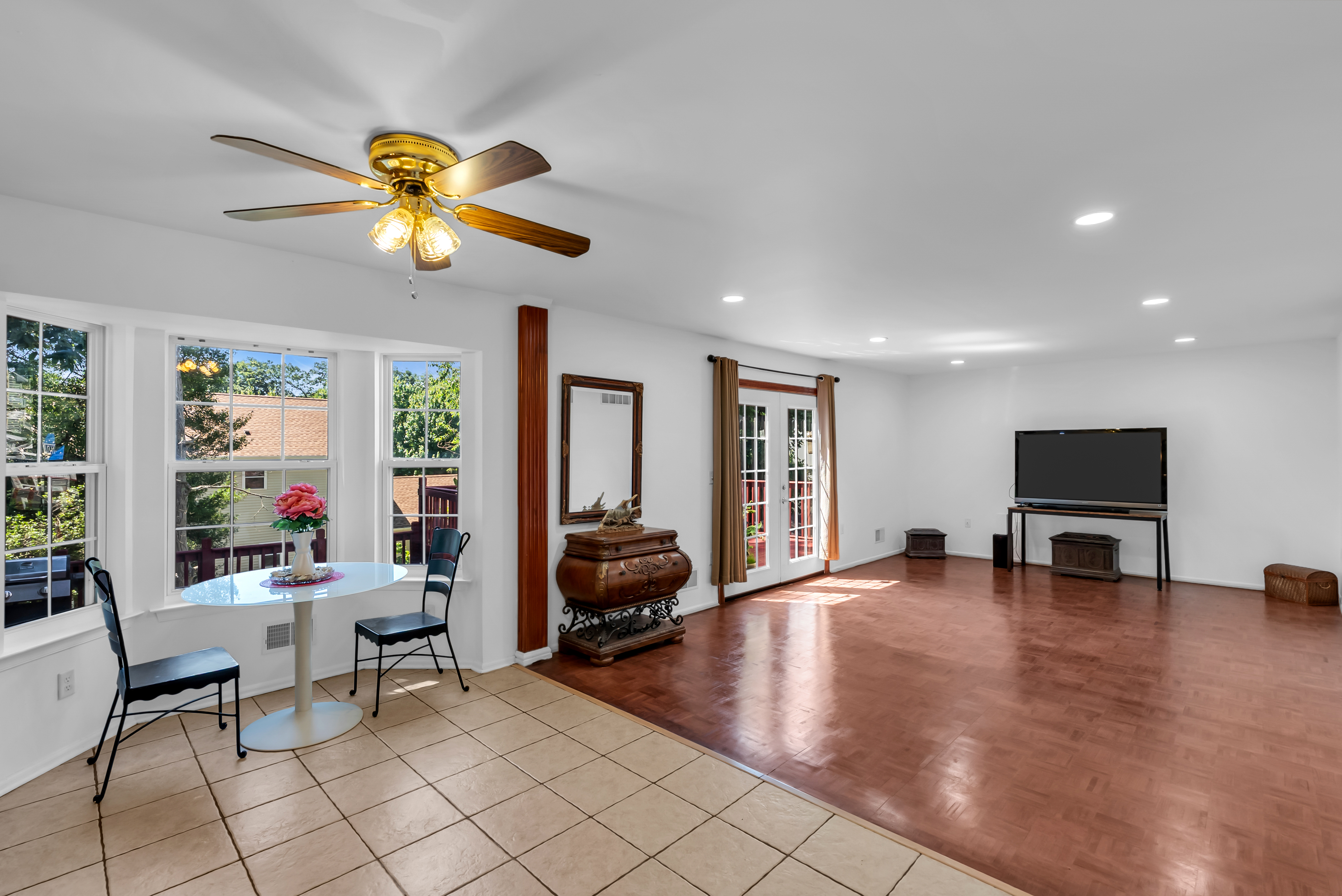  Woodland Hills Colonial Opportunity - 物件實景