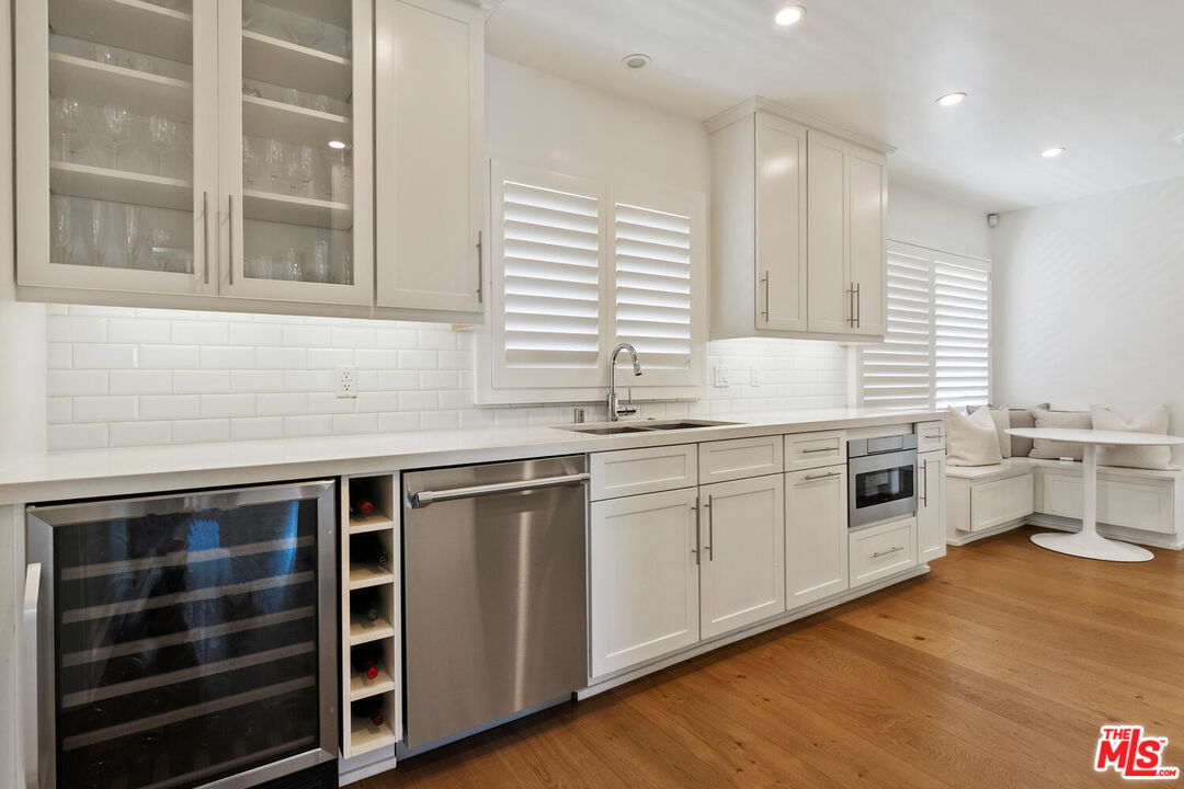 Sherman Oaks, California, 91403, United States, 3 Bedrooms Bedrooms, ,2 BathroomsBathrooms,Residential,For Sale,1940952