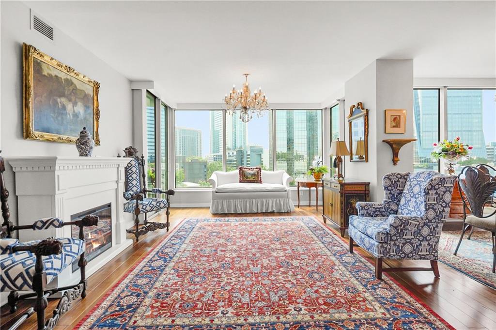 Atlanta, Georgia, 30326, United States, 2 Bedrooms Bedrooms, ,3 BathroomsBathrooms,Residential,For Sale,1949751