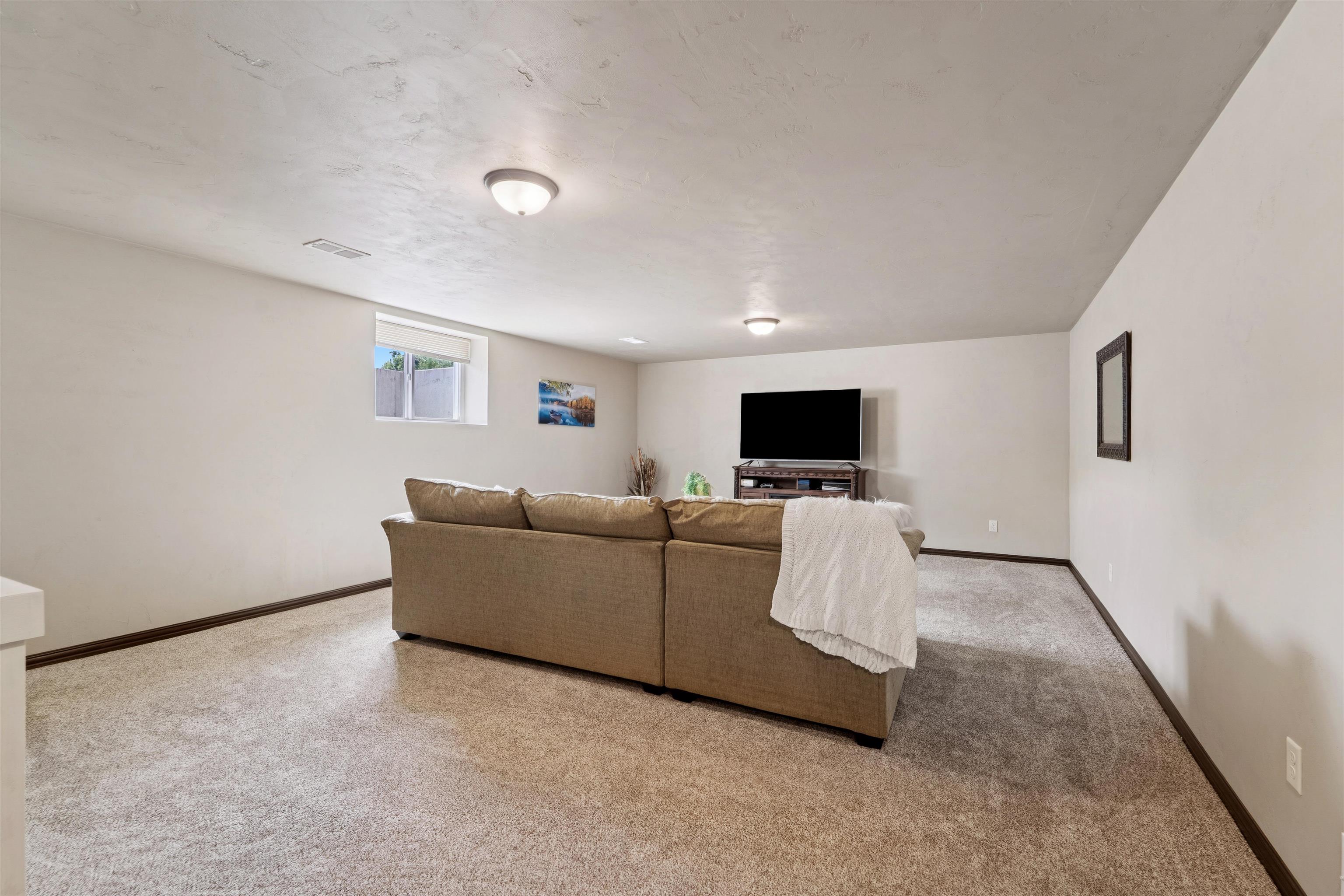 NEENAH, Wisconsin, 54956, United States, 4 Bedrooms Bedrooms, ,3 BathroomsBathrooms,Residential,For Sale,1988309