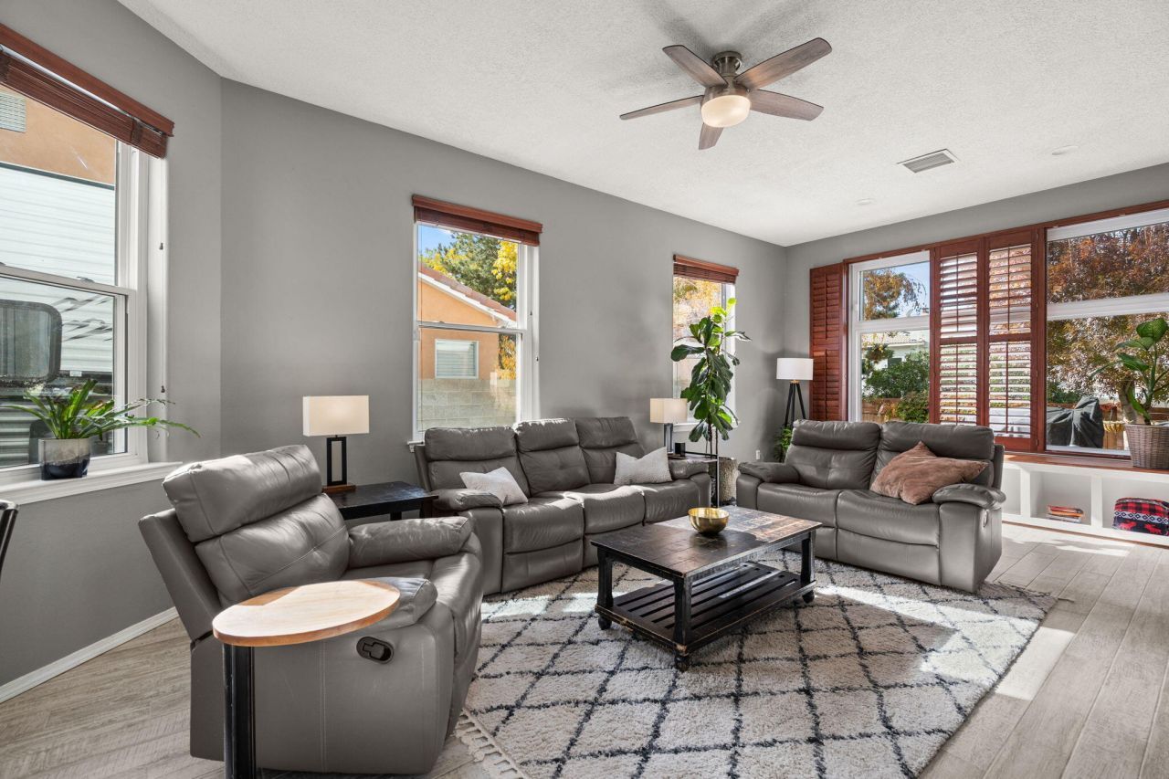 Albuquerque, New Mexico, 87122, United States, 3 Bedrooms Bedrooms, ,2 BathroomsBathrooms,Residential,For Sale,1992964