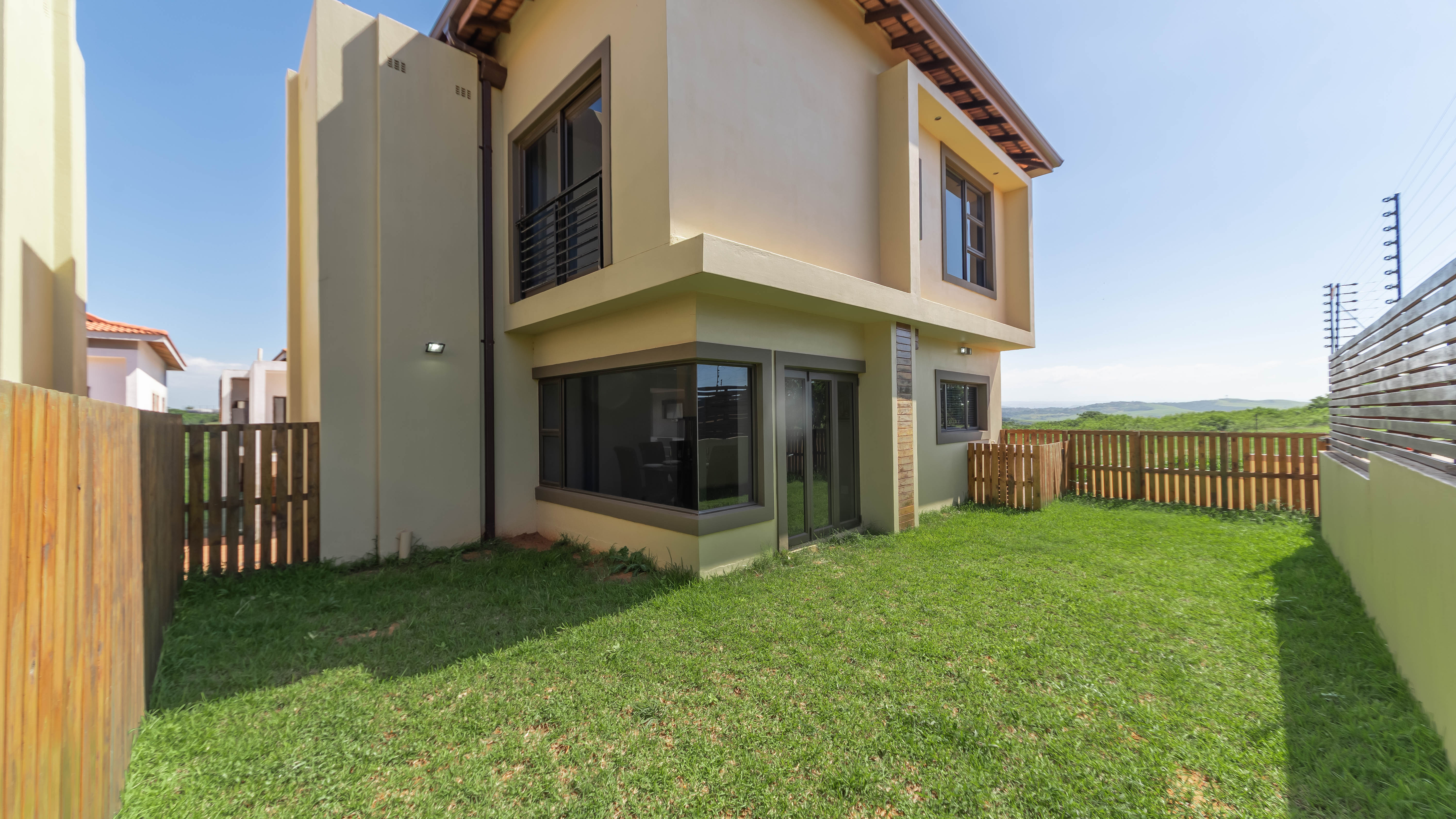  Three-Storey Contemporary Townhouse Bordering a Protected Coastal Forest - 物件實景