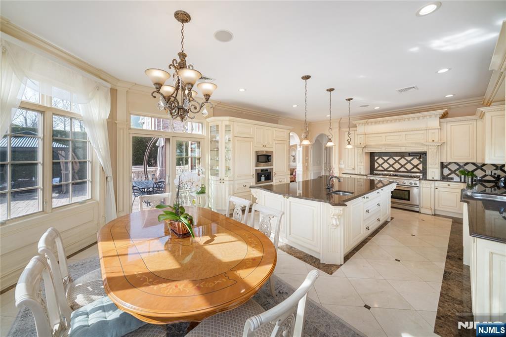 Fort Lee, New Jersey, 07024, United States, 6 Bedrooms Bedrooms, ,7 BathroomsBathrooms,Residential,For Sale,1891733