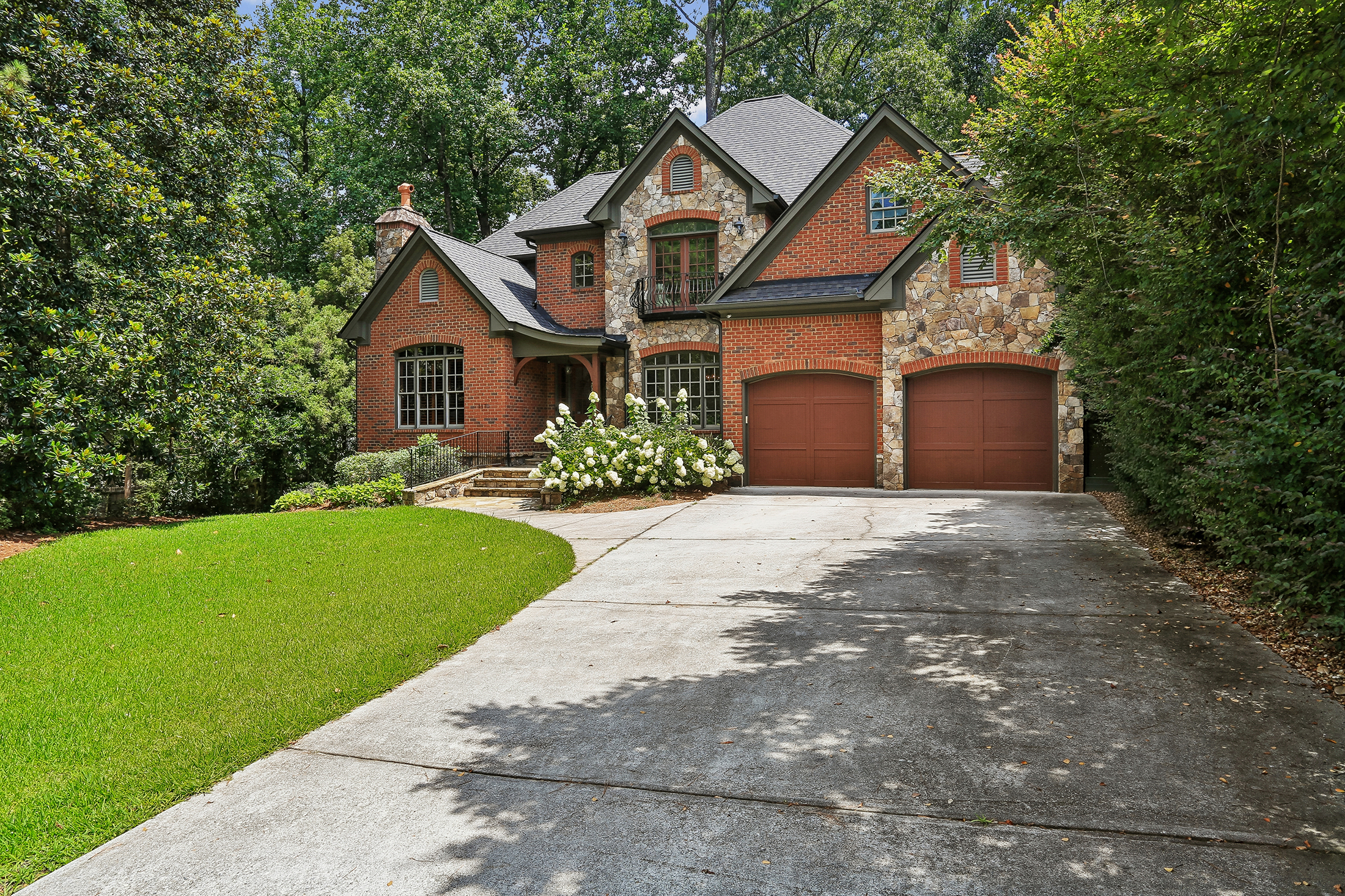  Stunning Brick Traditional in Sought-after Pine Hills - 物件實景