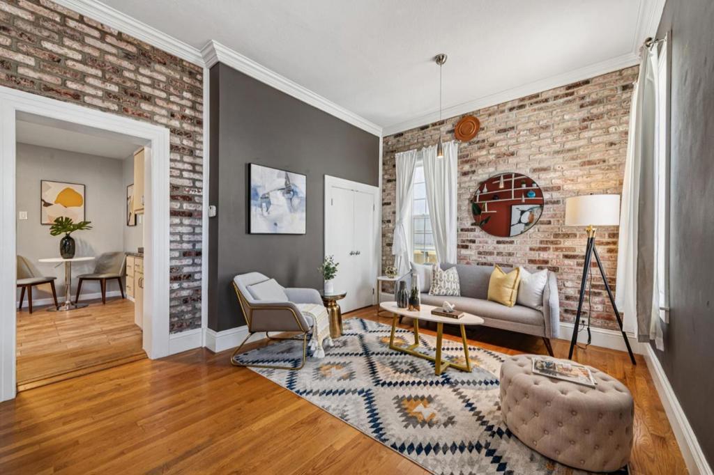 San Francisco, California, 94134, United States, 3 Bedrooms Bedrooms, ,2 BathroomsBathrooms,Residential,For Sale,1943072
