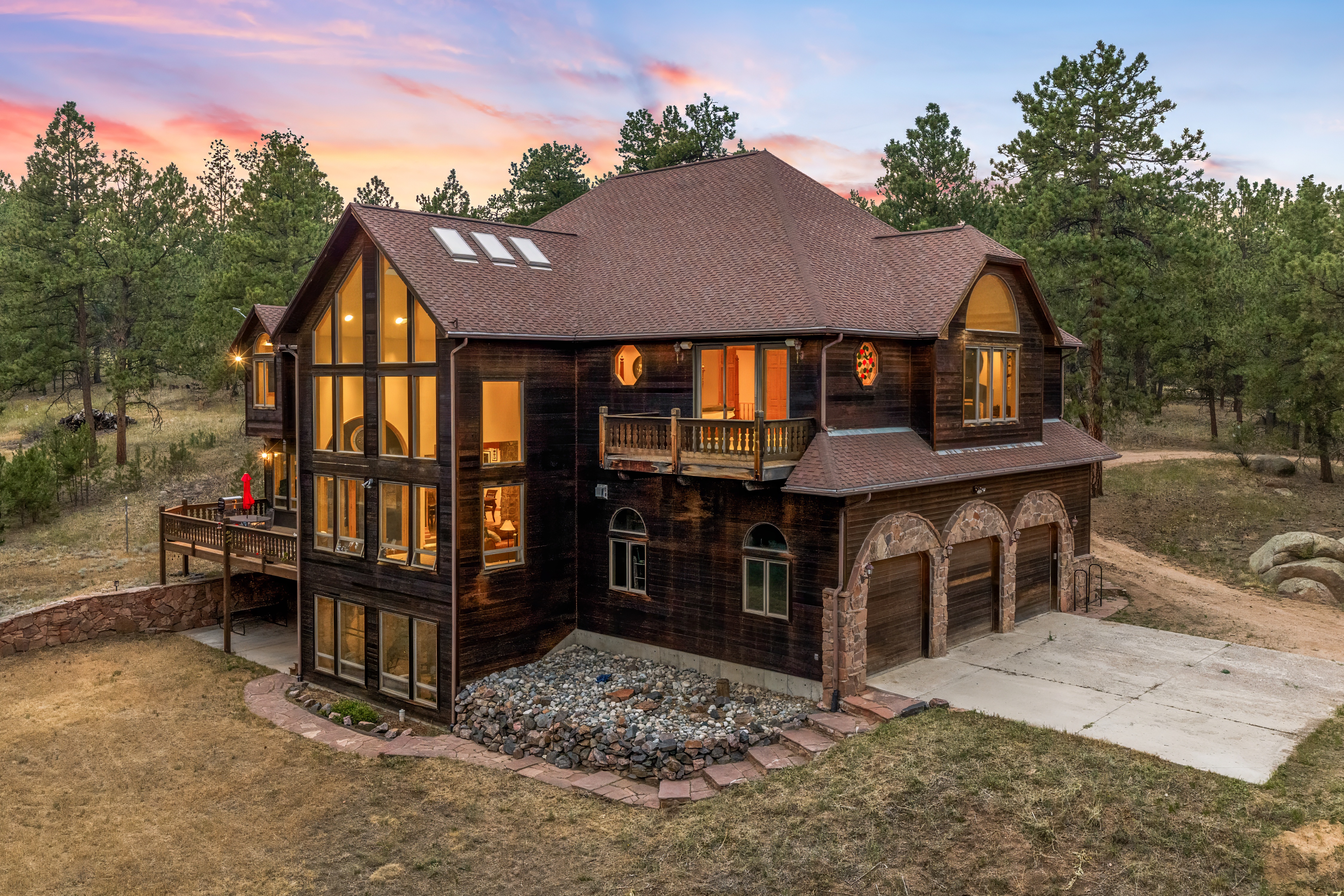  Colorado Living in Impressive 8,200 sq ft Home Backing to Pike National Forest - 物件實景