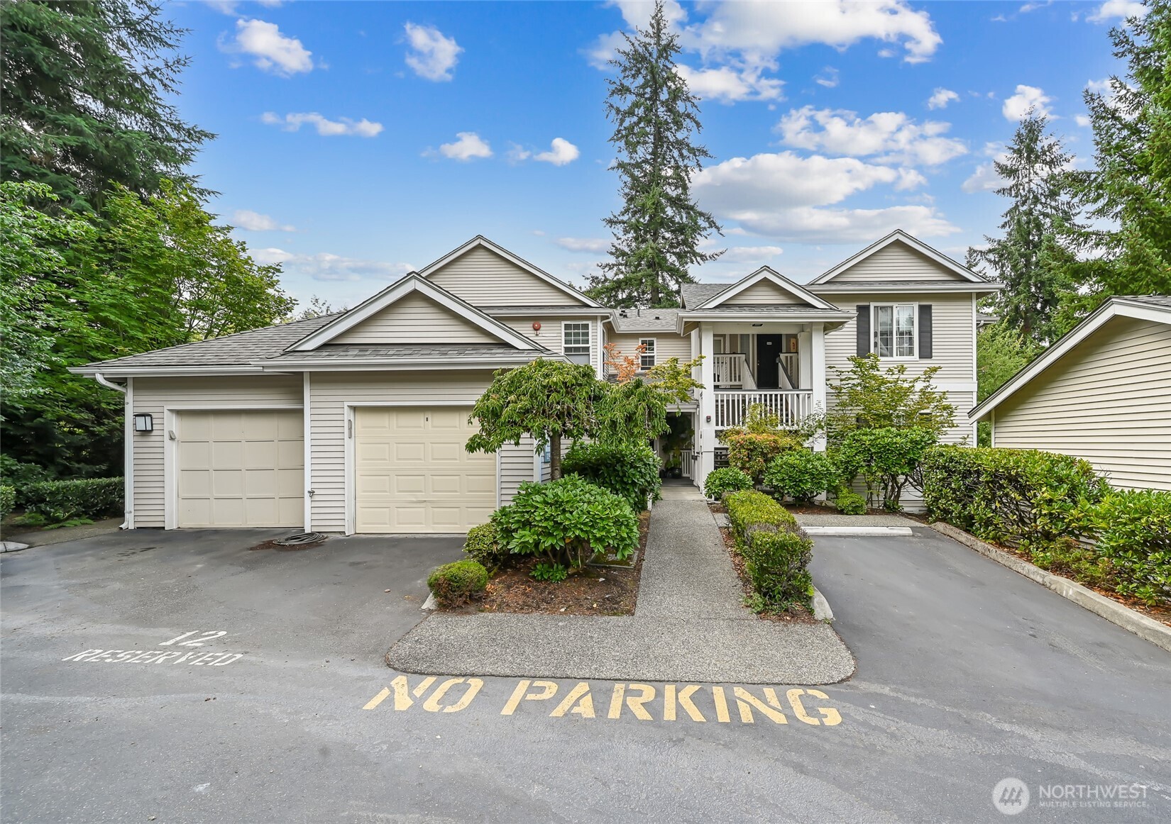 Bothell, Washington, 98011, United States, 2 Bedrooms Bedrooms, ,1 BathroomBathrooms,Residential,For Sale,1933100
