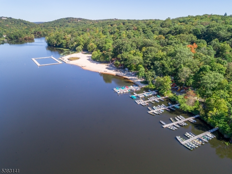 Kinnelon Boro, New Jersey, 07405, United States, 4 Bedrooms Bedrooms, ,4 BathroomsBathrooms,Residential,For Sale,1941980