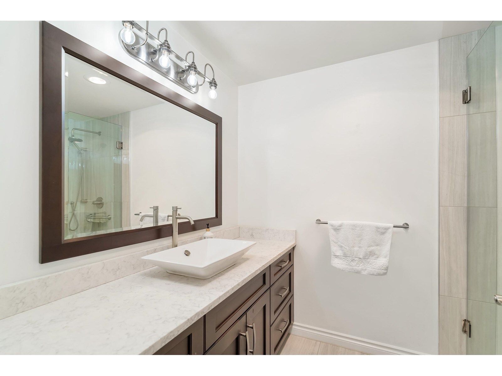 SURREY, British Columbia, V4A 9T5, CA, 2 Bedrooms Bedrooms, ,2 BathroomsBathrooms,Residential,For Sale,1950918