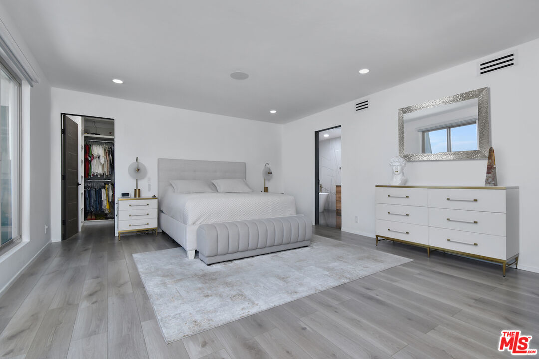 Sherman Oaks, California, 91403, United States, 4 Bedrooms Bedrooms, ,4 BathroomsBathrooms,Residential,For Sale,1794454