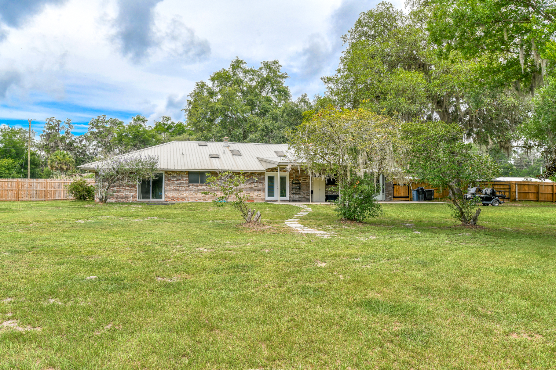 Palatka, Florida, 32177, United States, 4 Bedrooms Bedrooms, ,3 BathroomsBathrooms,Residential,For Sale,1865874
