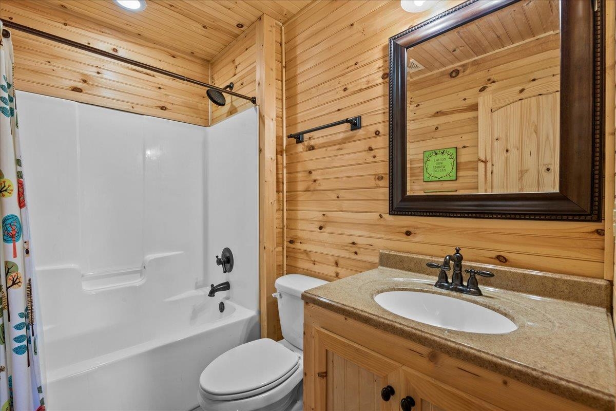 Cleveland, South Carolina, 29635, United States, 3 Bedrooms Bedrooms, ,3 BathroomsBathrooms,Residential,For Sale,1977097