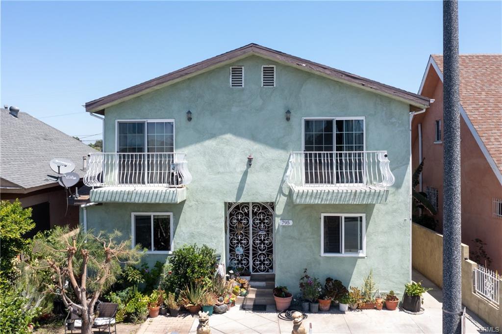 Los Angeles, California, 90011, United States, 6 Bedrooms Bedrooms, ,5 BathroomsBathrooms,Residential,For Sale,1974458