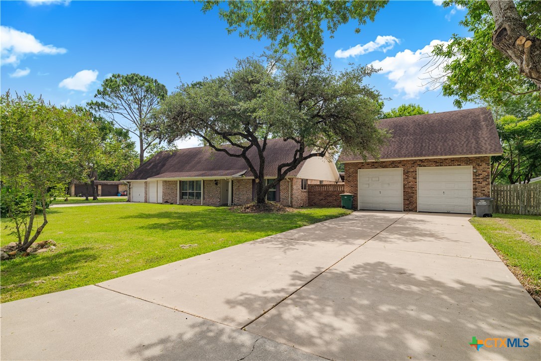 Tropical Dr, Victoria, TX 77904