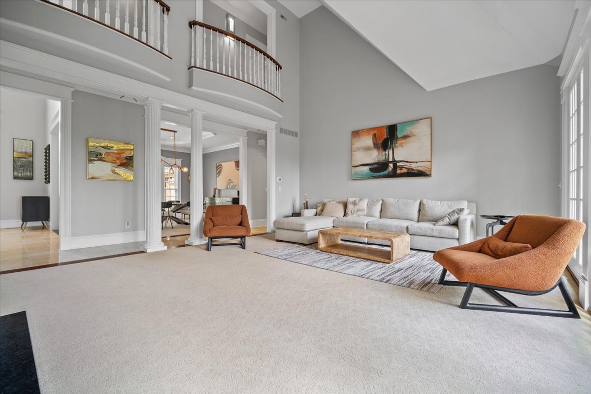 Bloomington, Illinois, 61704, United States, 4 Bedrooms Bedrooms, ,7 BathroomsBathrooms,Residential,For Sale,1941288