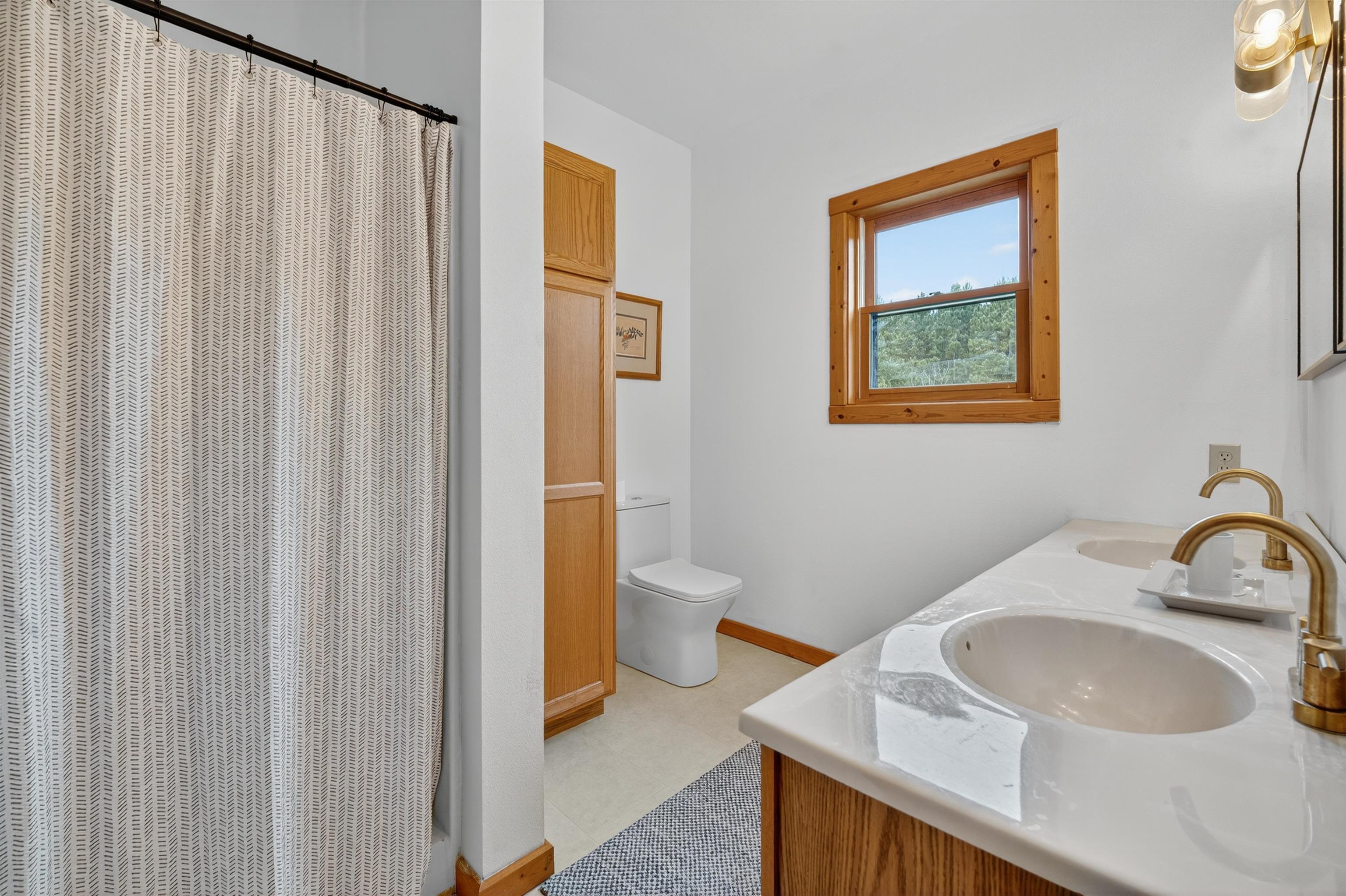 IOLA, Wisconsin, 54945, United States, 2 Bedrooms Bedrooms, ,3 BathroomsBathrooms,Residential,For Sale,1991168