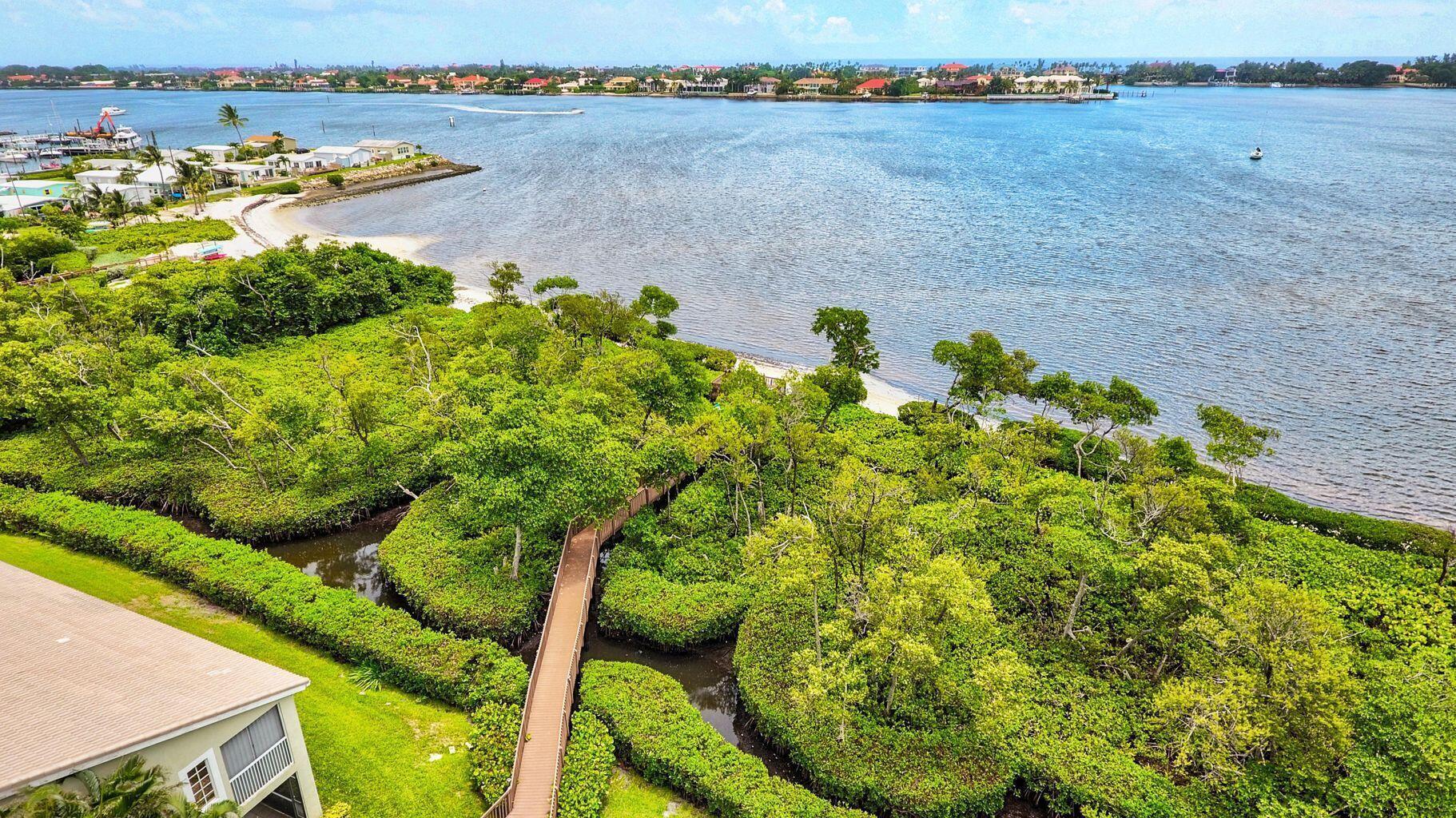 Hypoluxo, Florida, 33462, United States, 2 Bedrooms Bedrooms, ,2 BathroomsBathrooms,Residential,For Sale,1736314