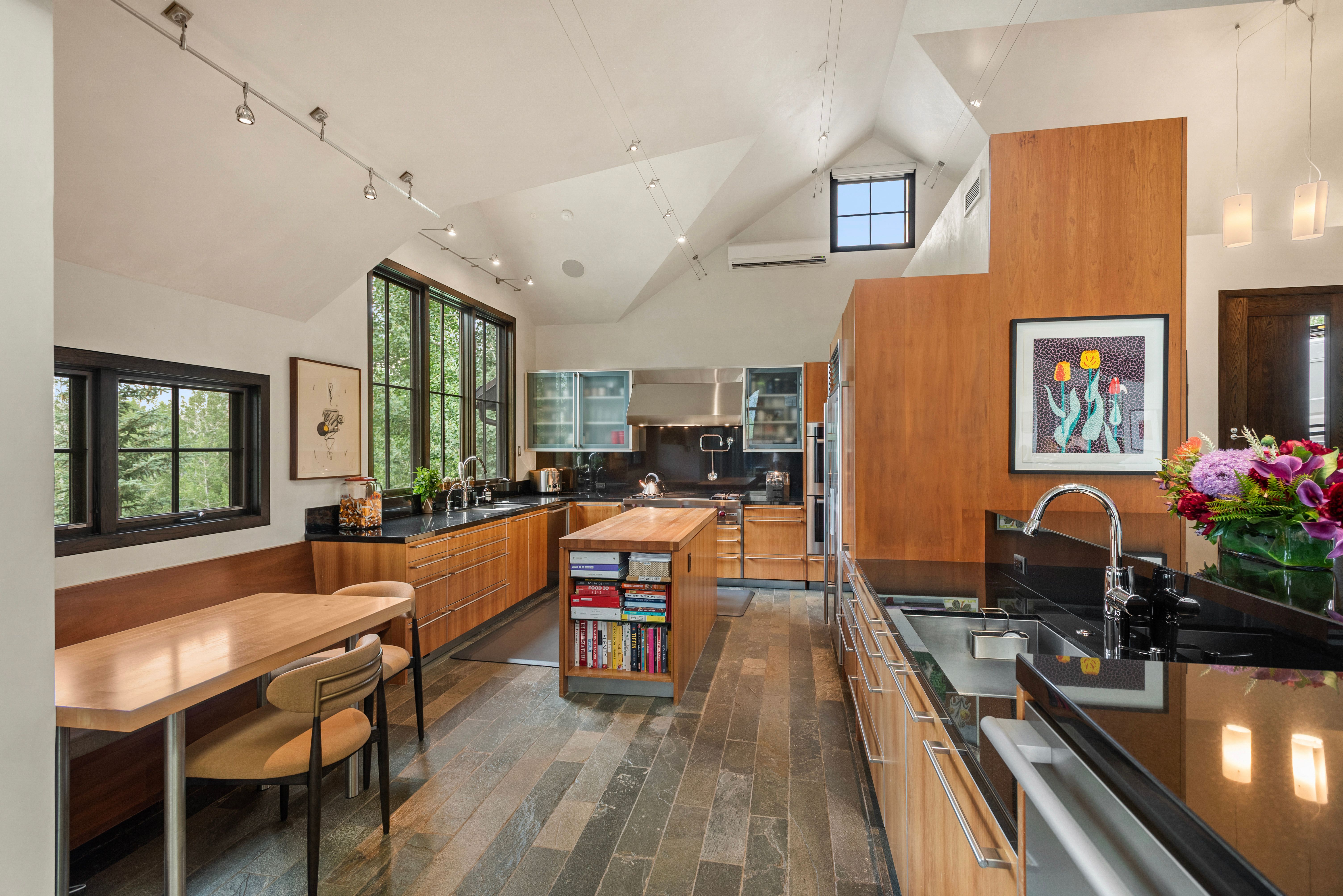  Mountain Contemporary Estate in Five Trees - 物件實景