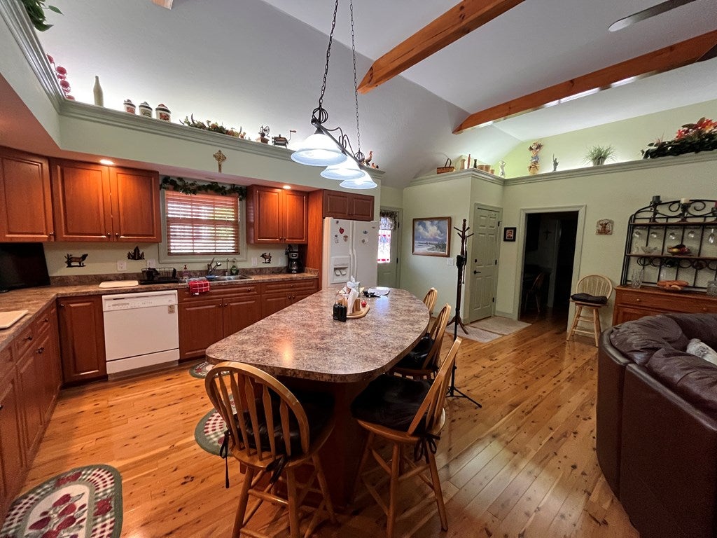 East Ellijay, Georgia, 30540, United States, 2 Bedrooms Bedrooms, ,3 BathroomsBathrooms,Residential,For Sale,1859127