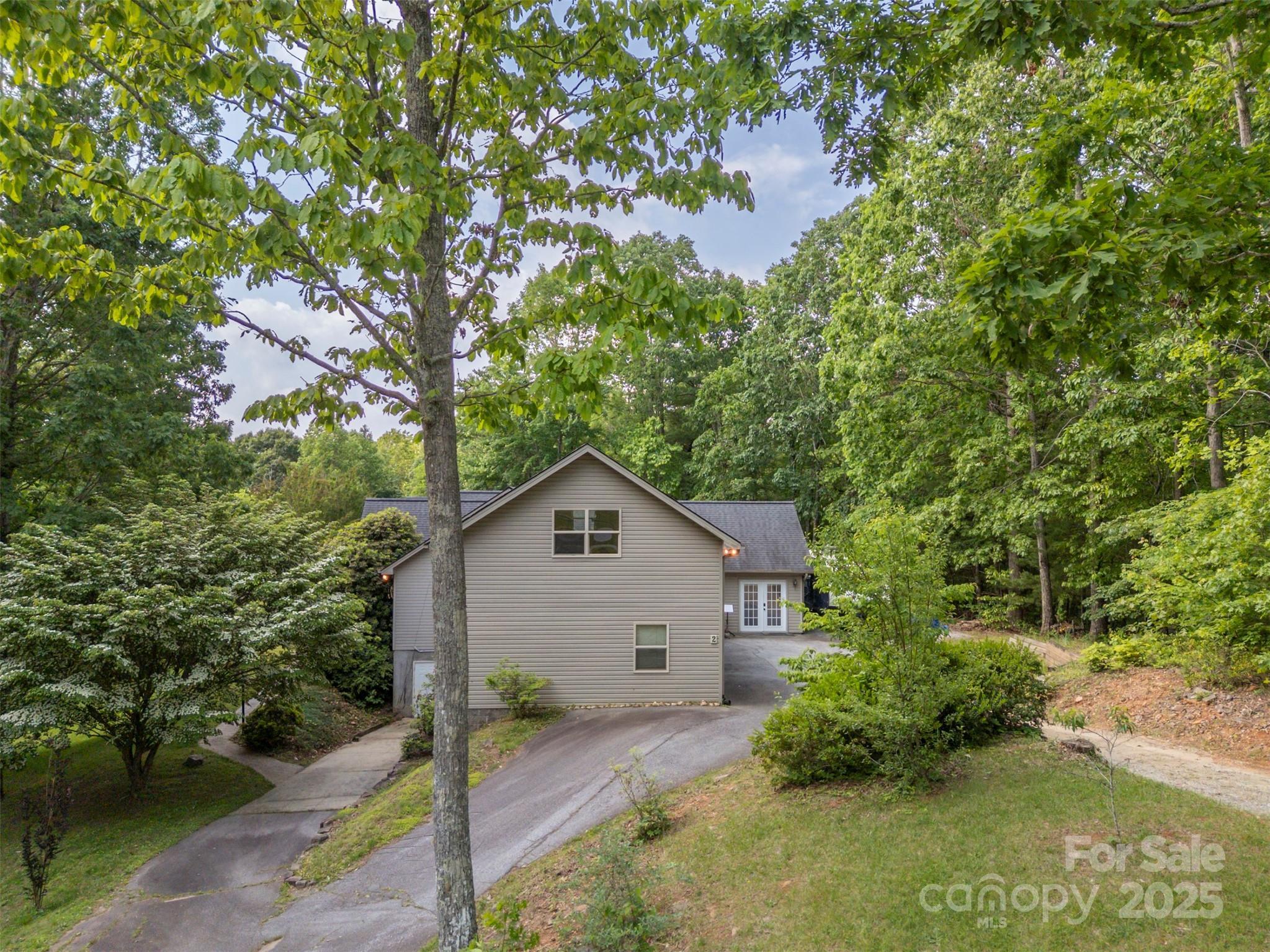 Zirconia, North Carolina, 28790, United States, 3 Bedrooms Bedrooms, ,2 BathroomsBathrooms,Residential,For Sale,1827884
