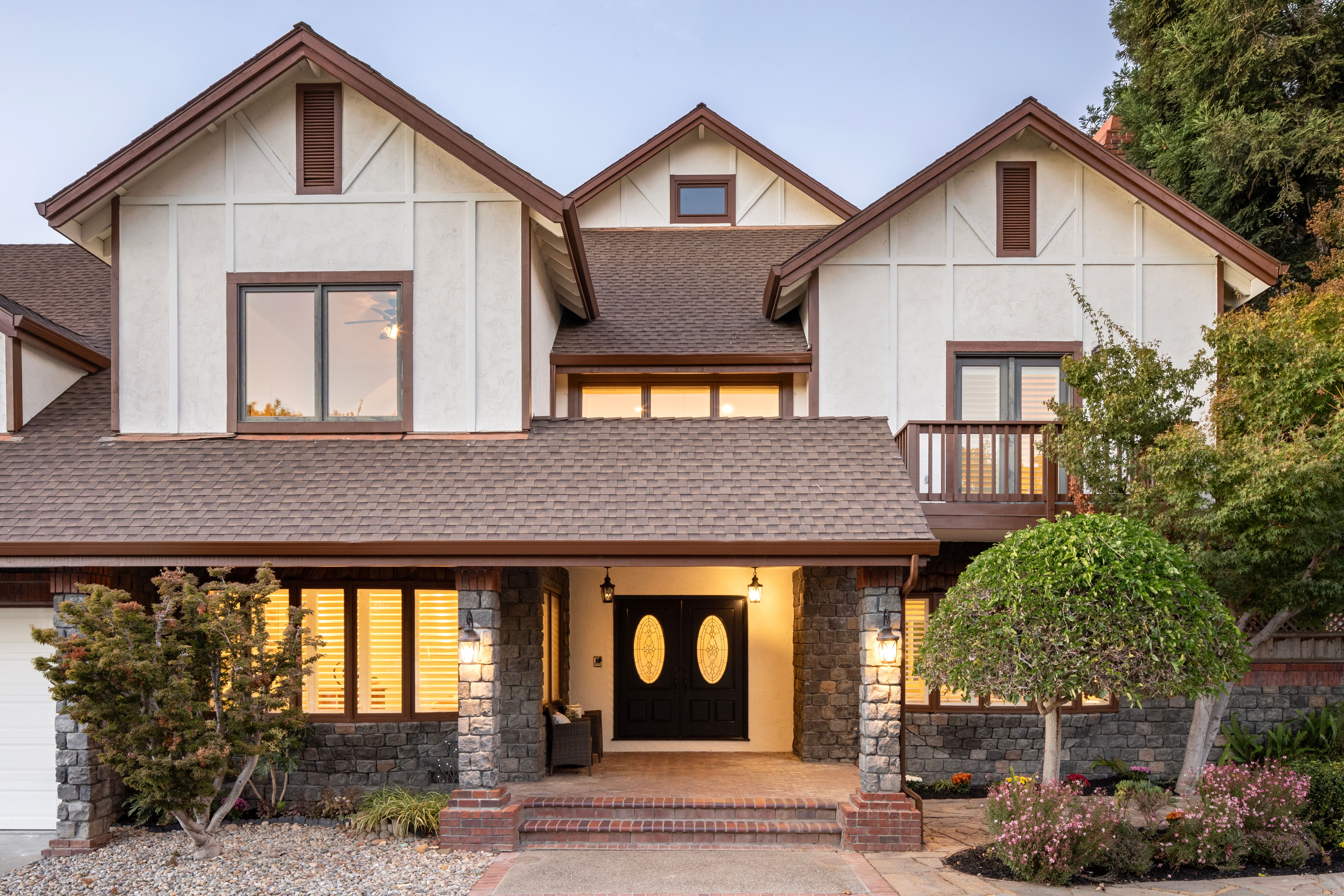  Grand Tudor Estate Offering Luxury Living in Gated Vineyard Heights - 物件實景