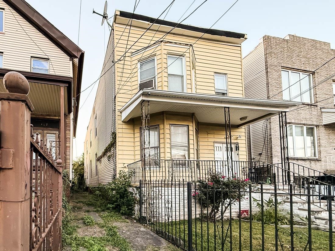 Jersey City, New Jersey, 07305, United States, 5 Bedrooms Bedrooms, ,2 BathroomsBathrooms,Residential,For Sale,2002063