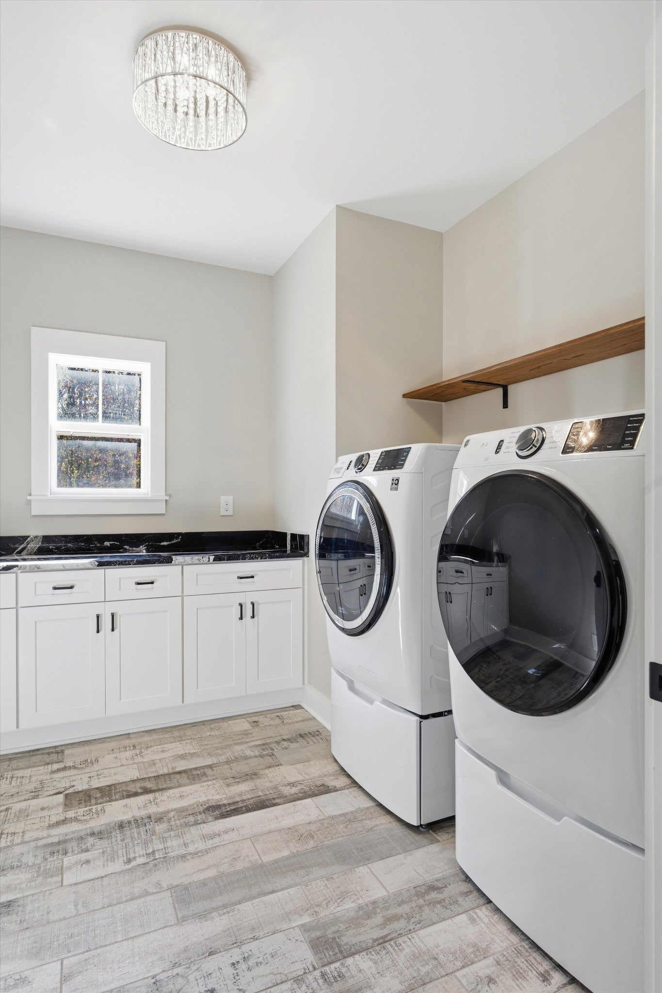 McMinnville, Tennessee, 37110, United States, 3 Bedrooms Bedrooms, ,2 BathroomsBathrooms,Residential,For Sale,2006562